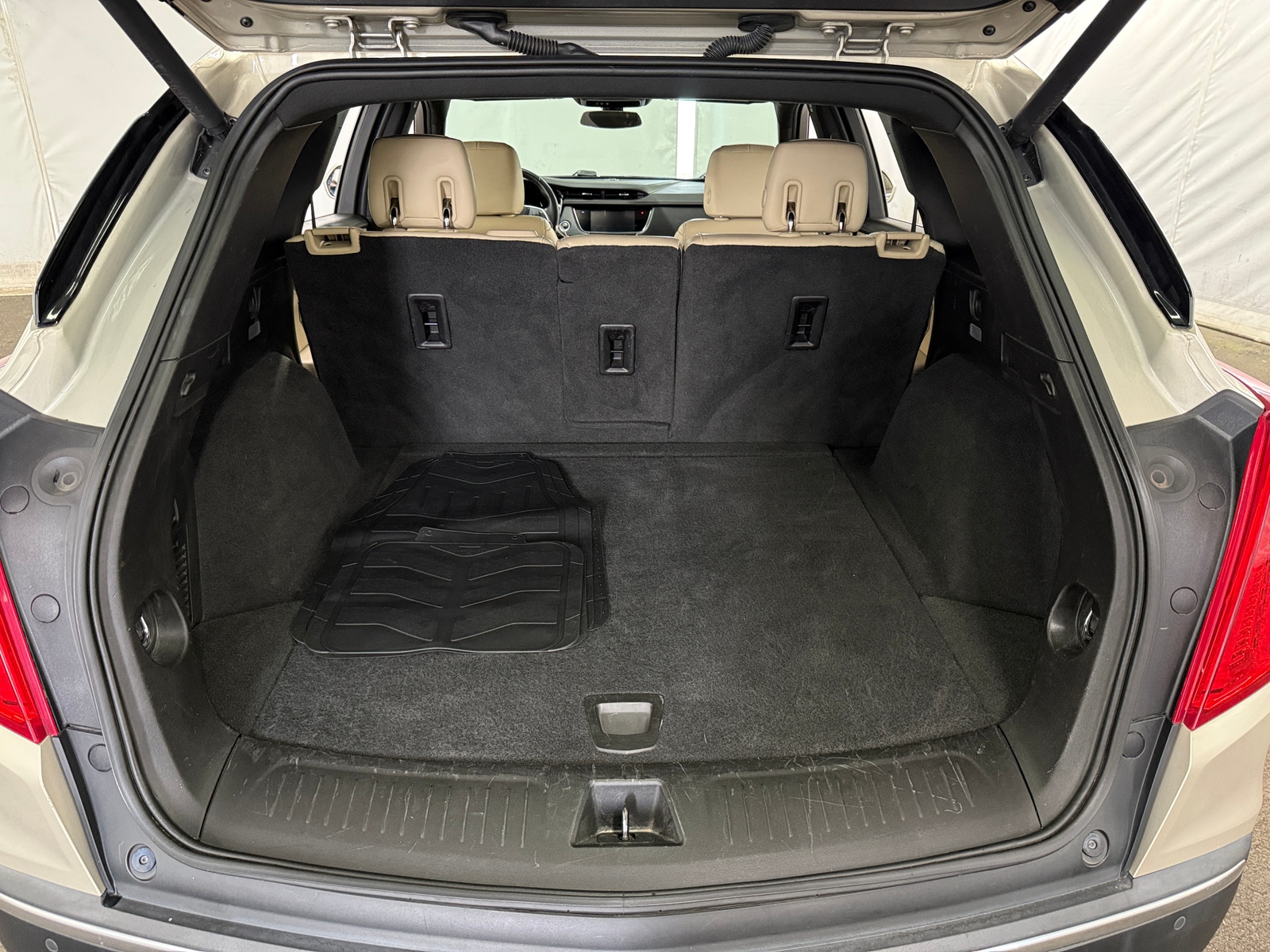 Thumbnail: 2017 Cadillac XT5 - 6