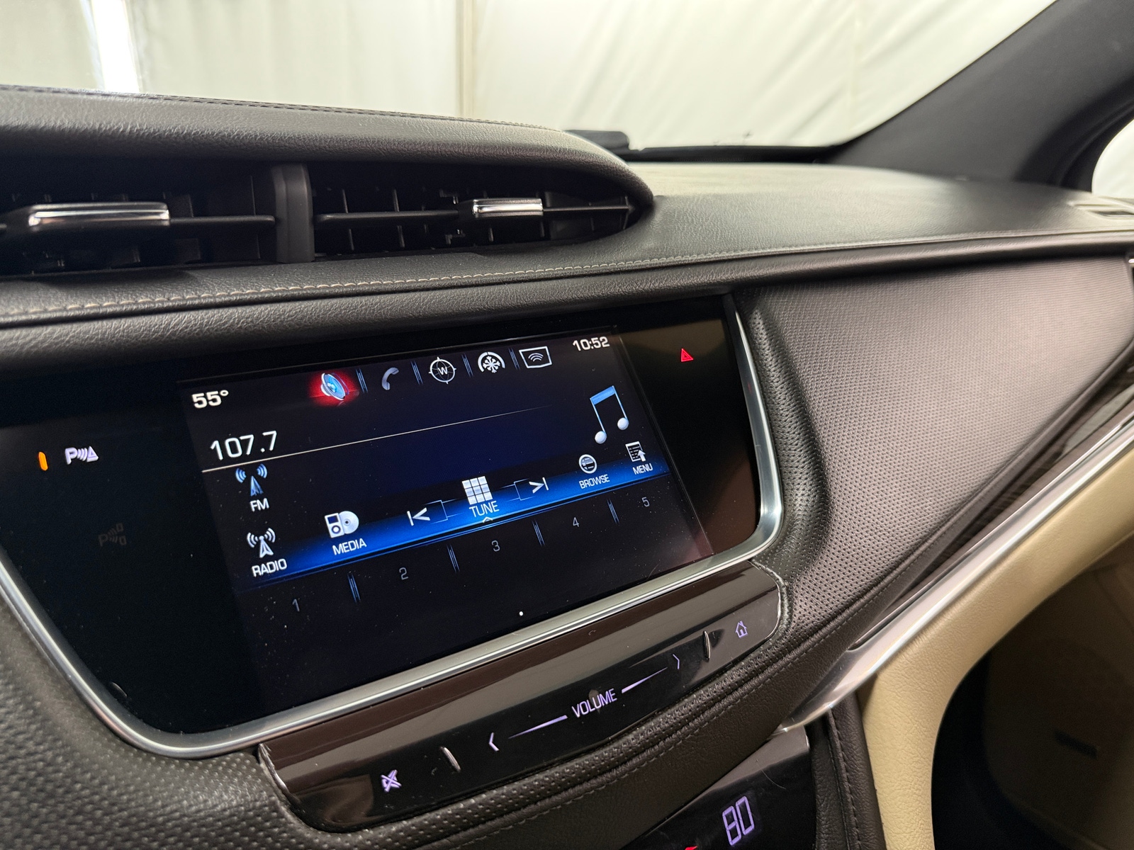 Thumbnail: 2017 Cadillac XT5 - 3