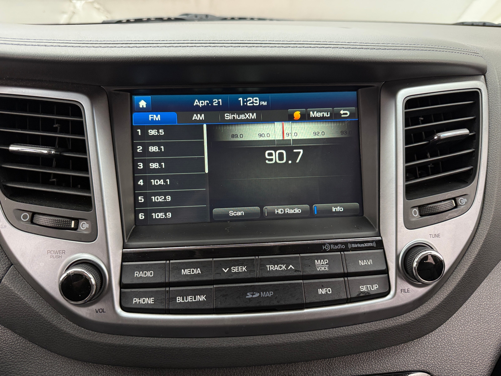 Thumbnail: 2016 Hyundai Tucson - 3