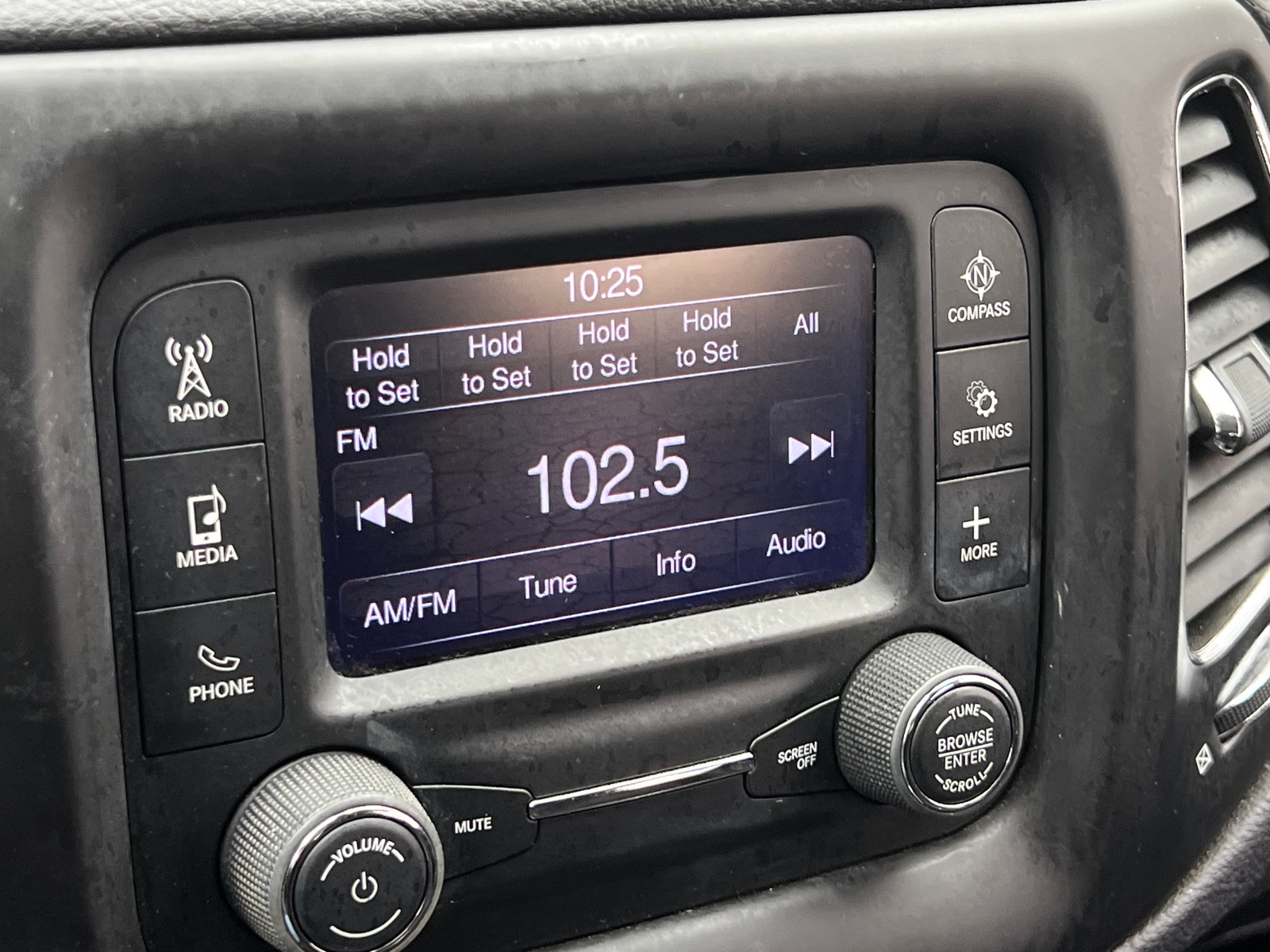 Thumbnail: 2017 Jeep Compass - 4