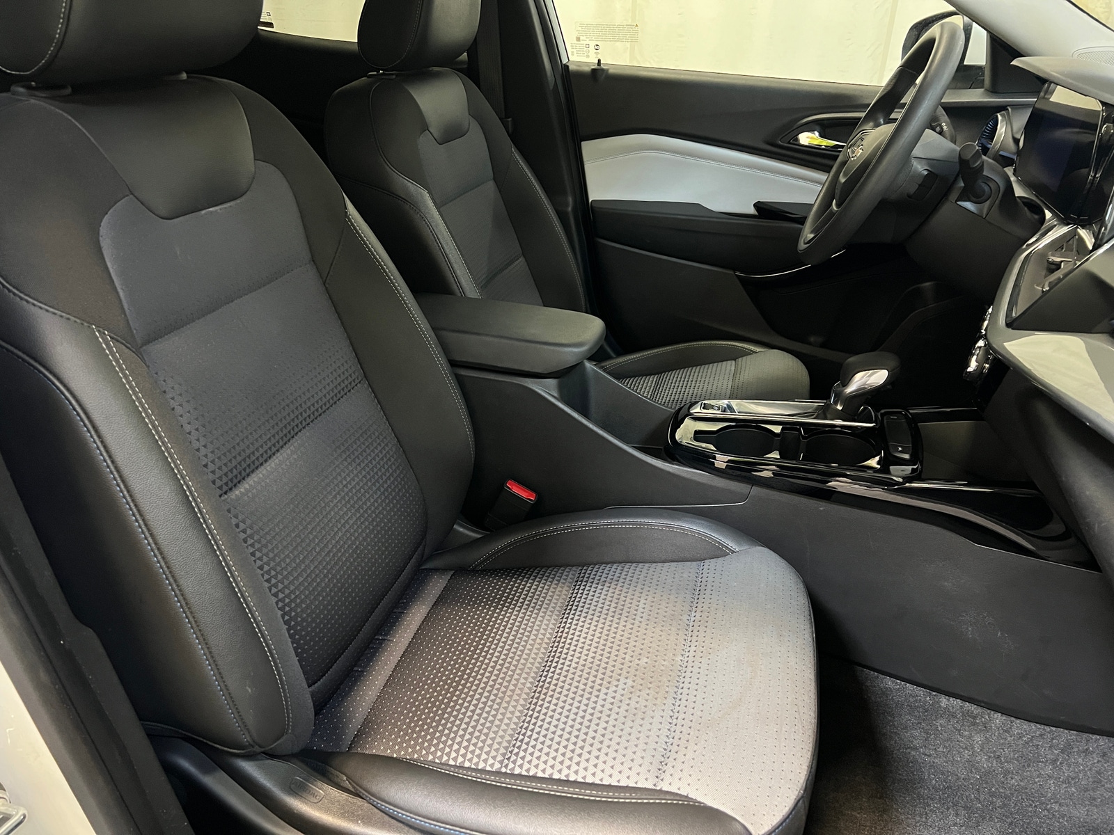 Thumbnail: 2025 Chevrolet Trax - 2