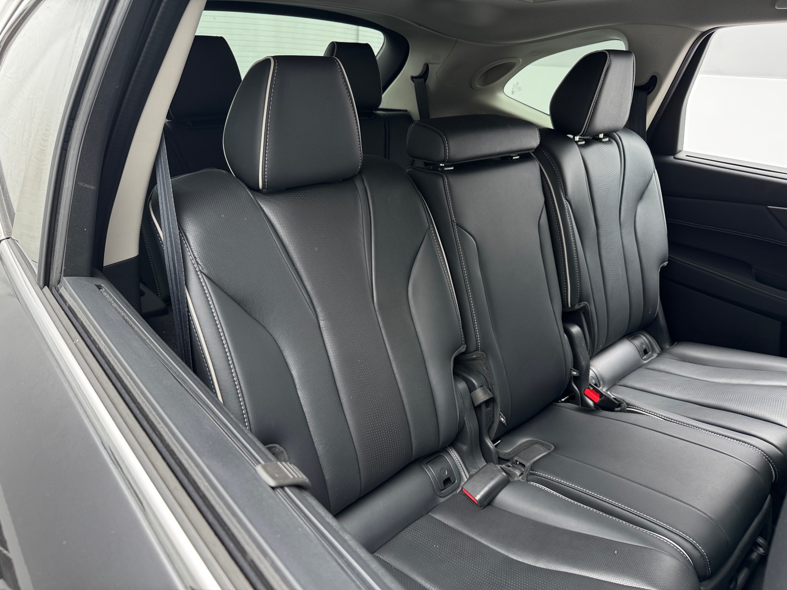 Thumbnail: 2022 Acura MDX - 4