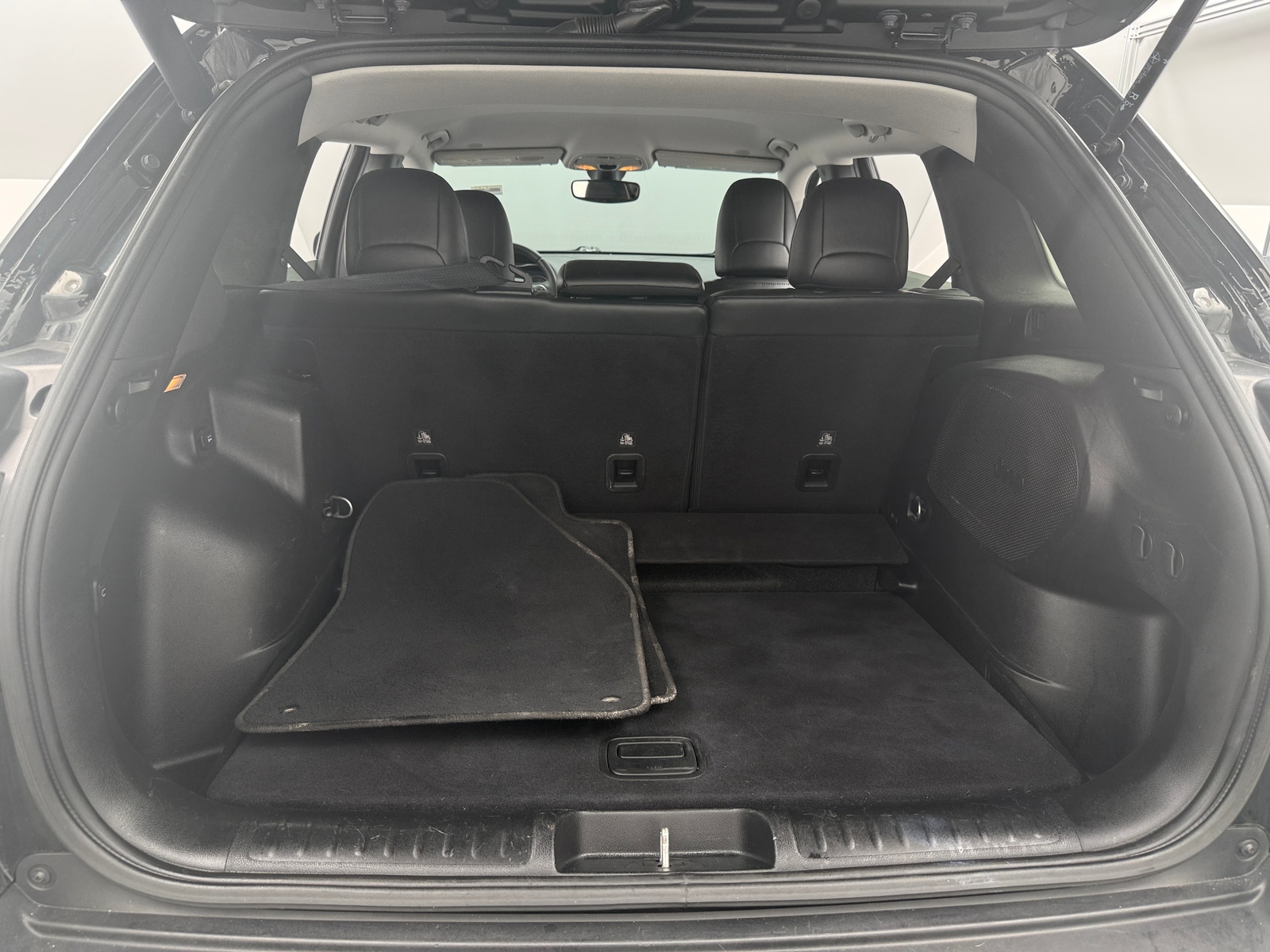 Thumbnail: 2019 Jeep Cherokee - 6