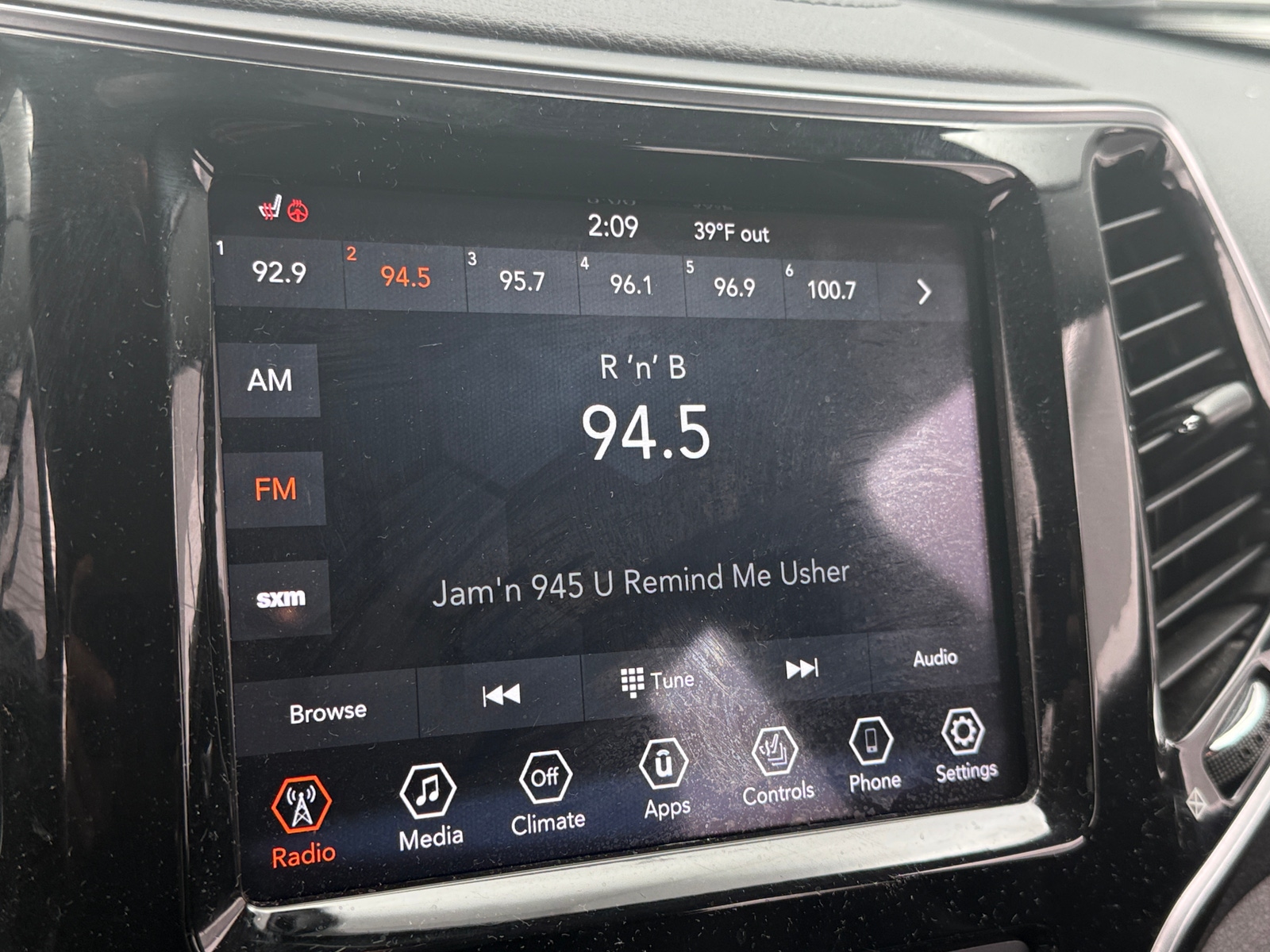 Thumbnail: 2019 Jeep Cherokee - 3