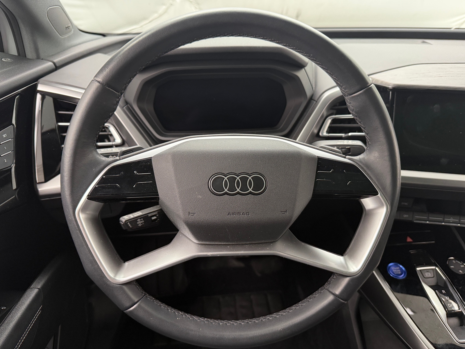 Thumbnail: 2023 Audi Q4 e-tron - 4