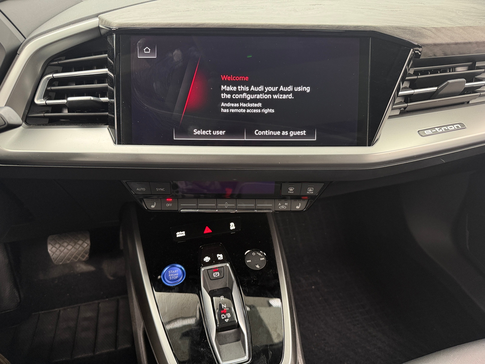 Thumbnail: 2023 Audi Q4 e-tron - 3