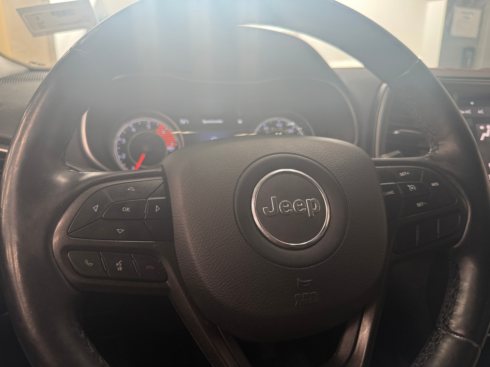 Thumbnail: 2020 Jeep Cherokee - 5