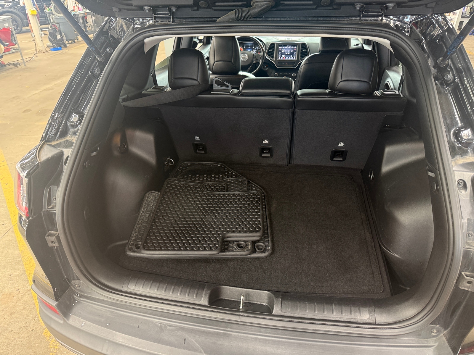 Thumbnail: 2020 Jeep Cherokee - 7