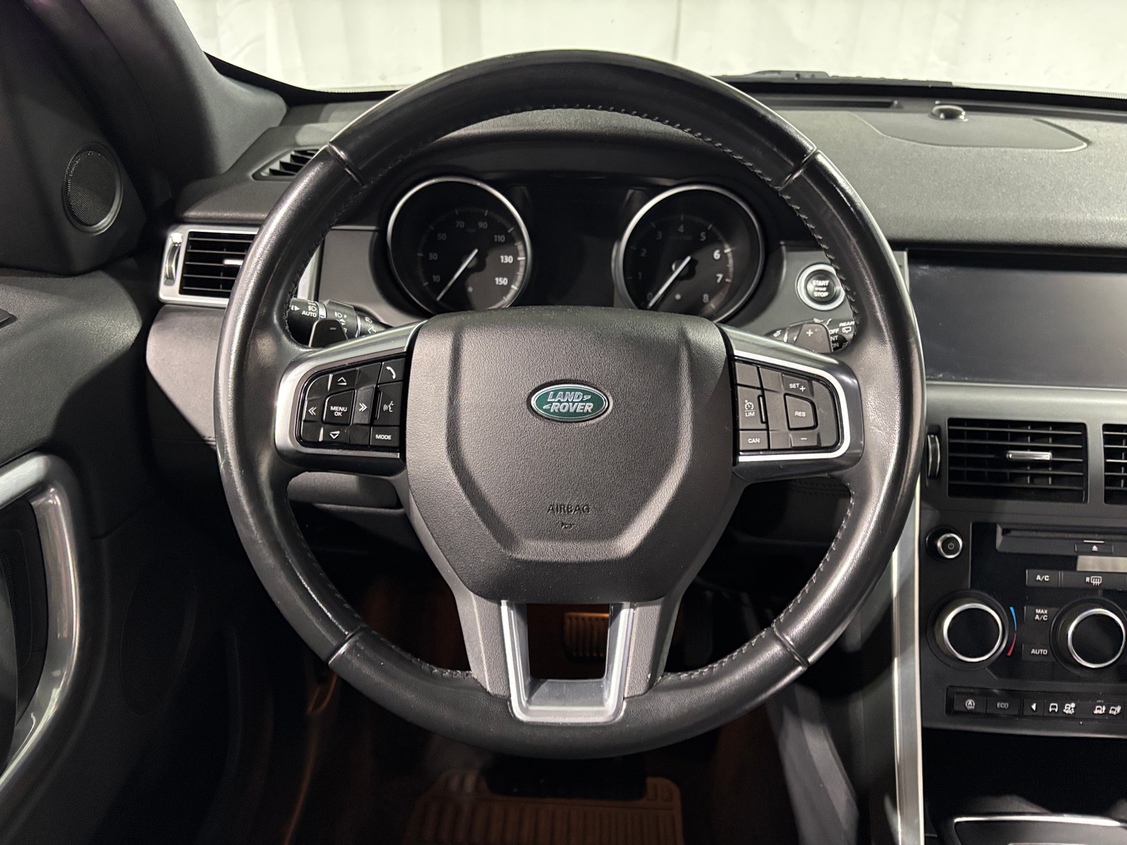 Thumbnail: 2018 Land Rover Discovery Sport - 4
