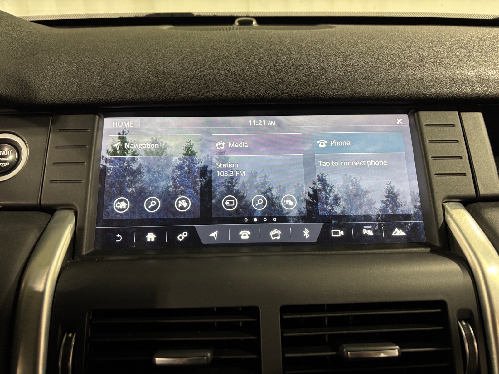 Thumbnail: 2018 Land Rover Discovery Sport - 3