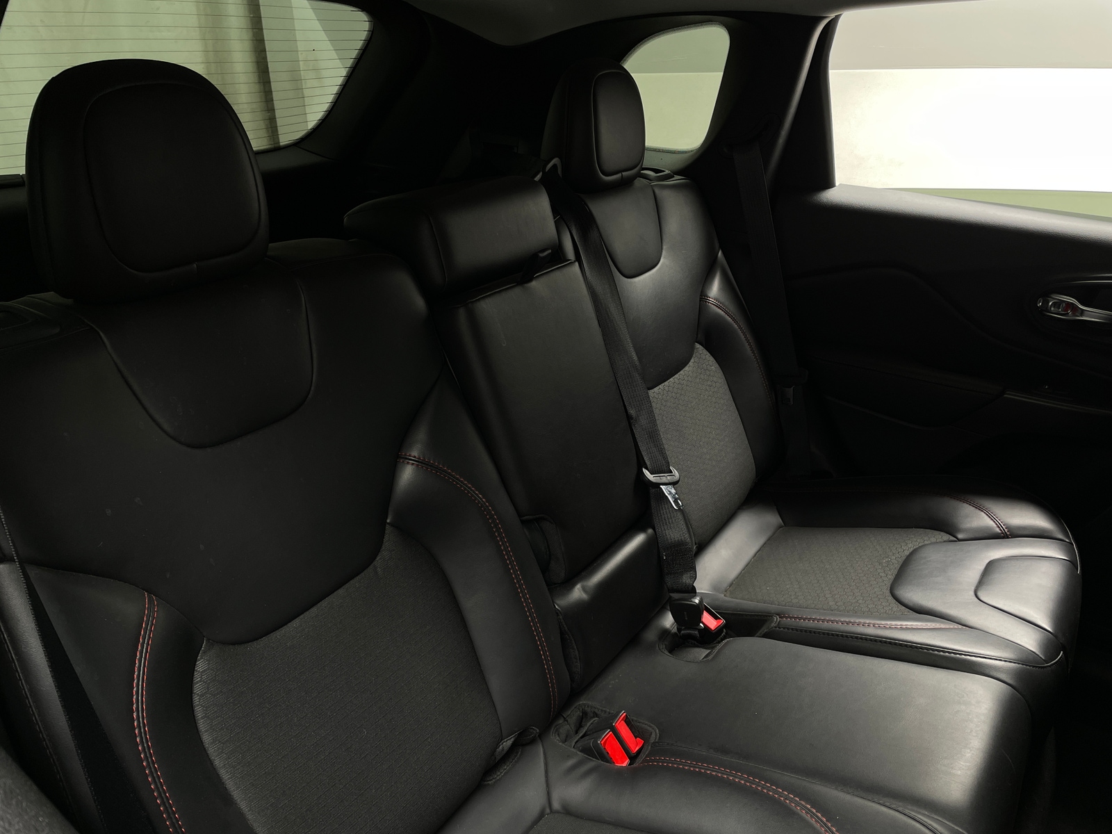 Thumbnail: 2020 Jeep Cherokee - 6