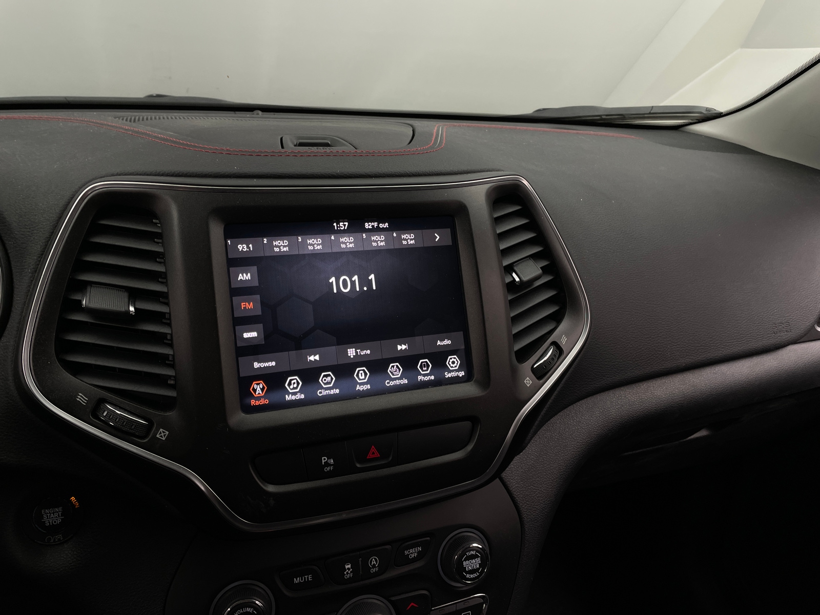 Thumbnail: 2020 Jeep Cherokee - 4