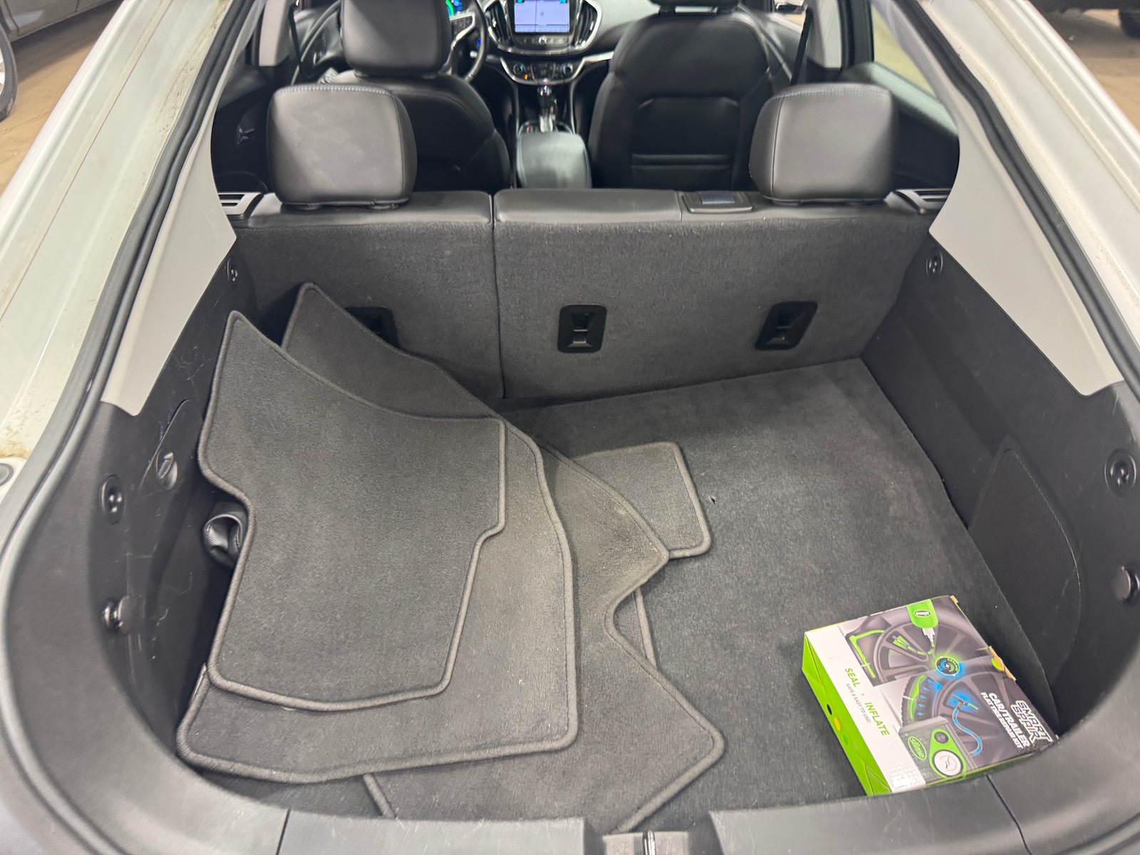 Thumbnail: 2018 Chevrolet Volt - 4