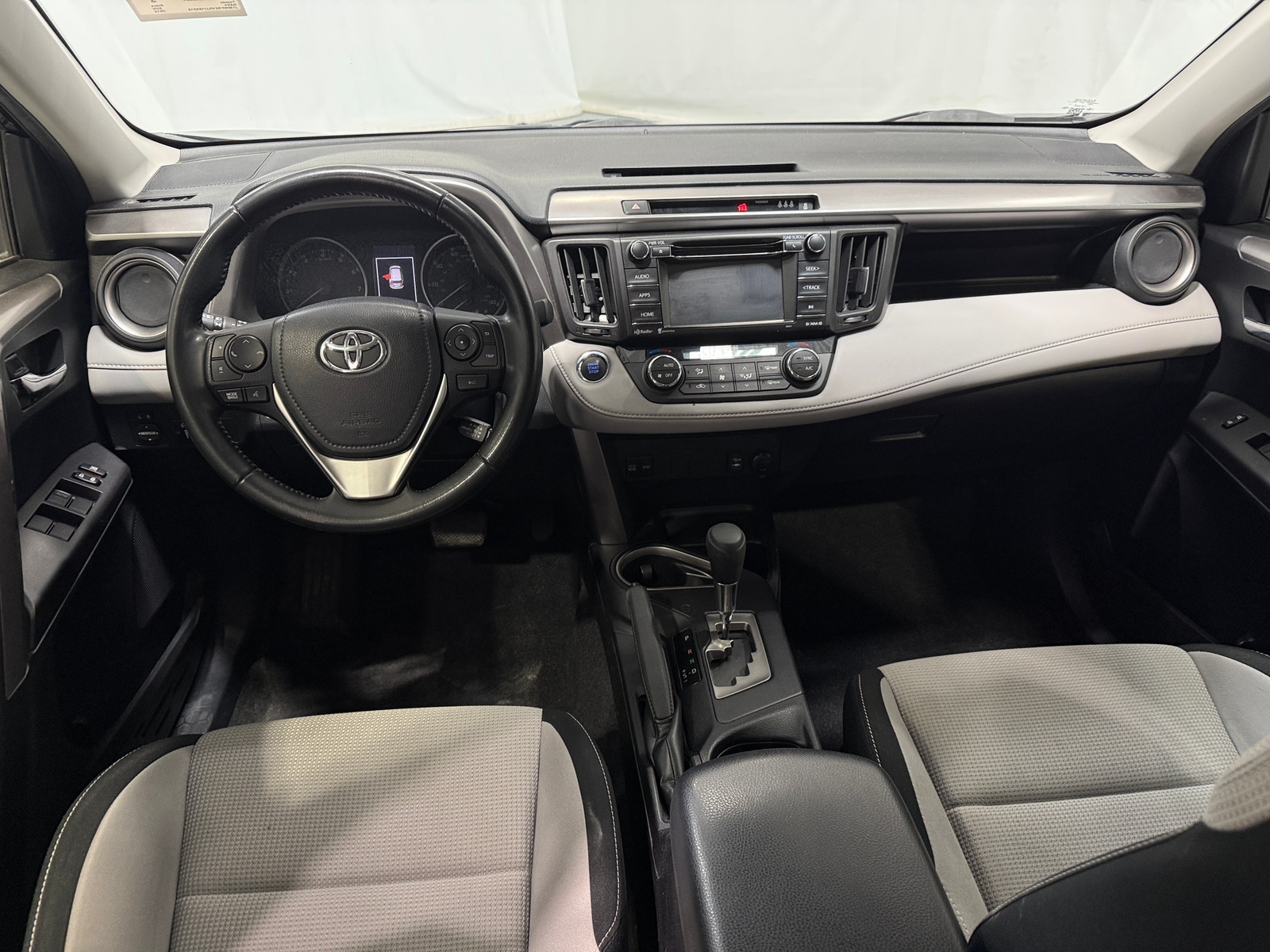 Thumbnail: 2018 Toyota RAV4 - 3