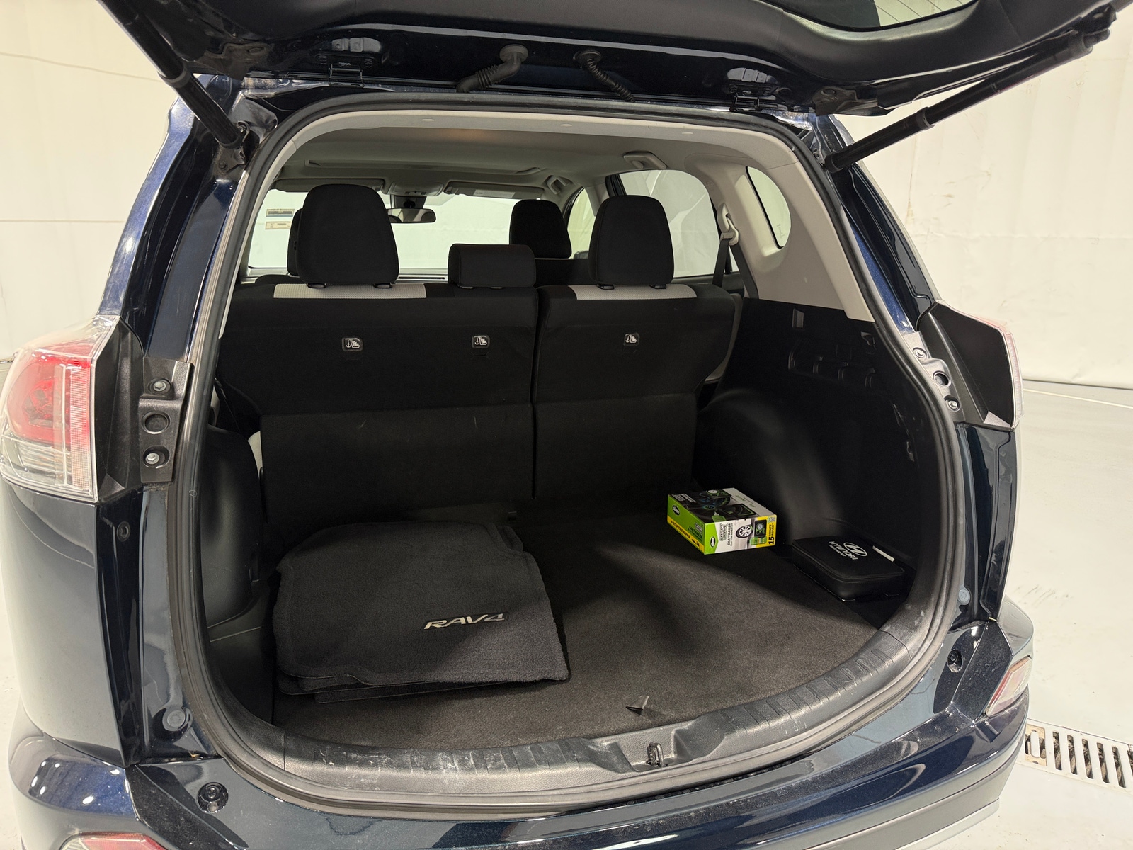 Thumbnail: 2018 Toyota RAV4 - 7