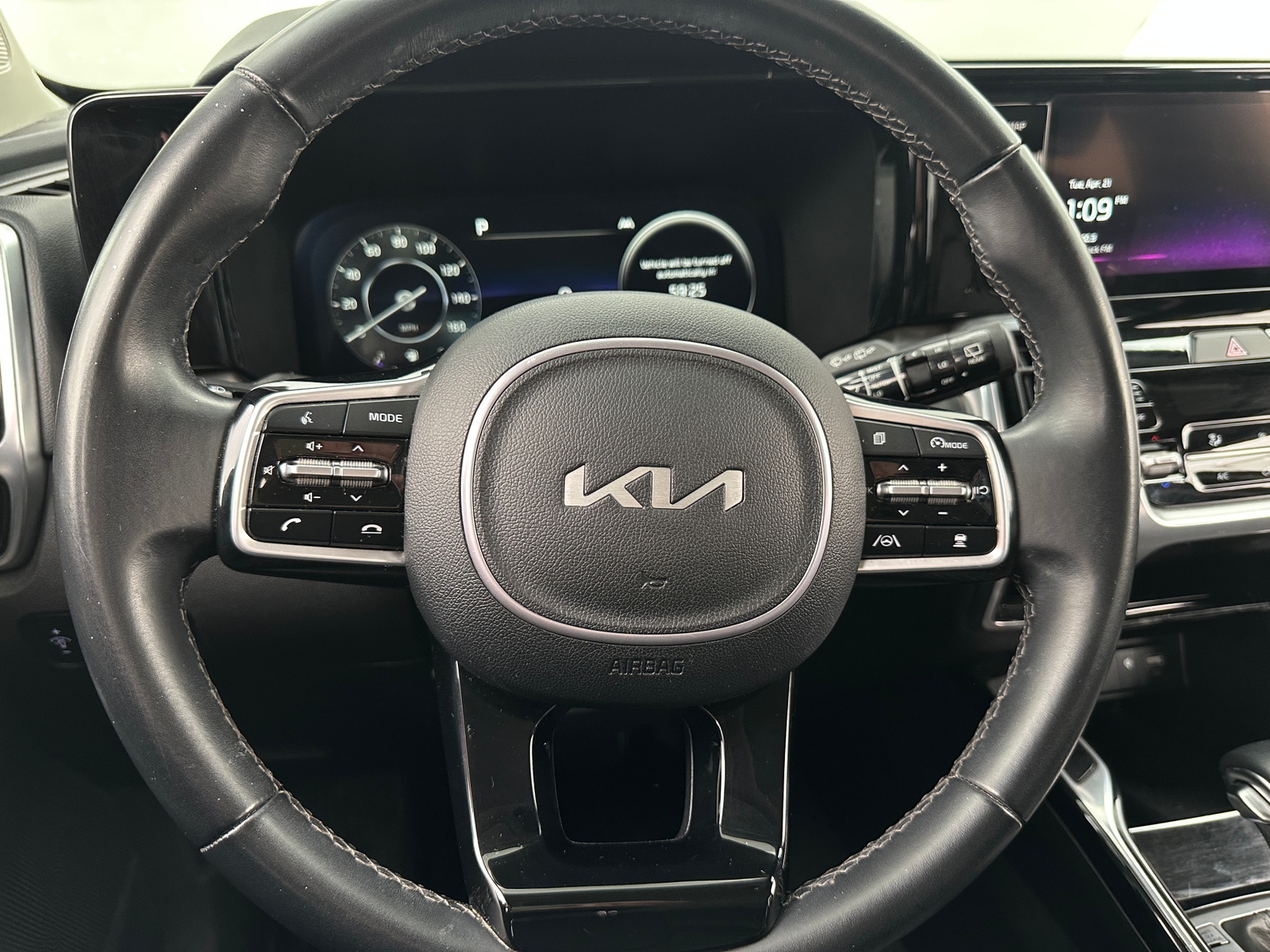 Thumbnail: 2023 Kia Sorento - 4