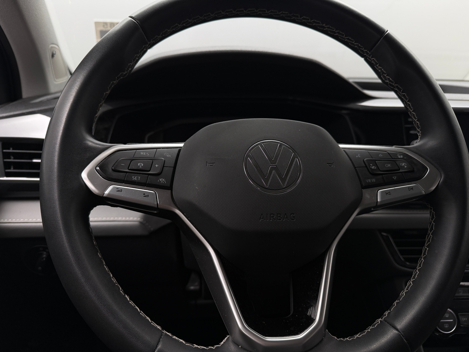 Thumbnail: 2023 Volkswagen Taos - 4