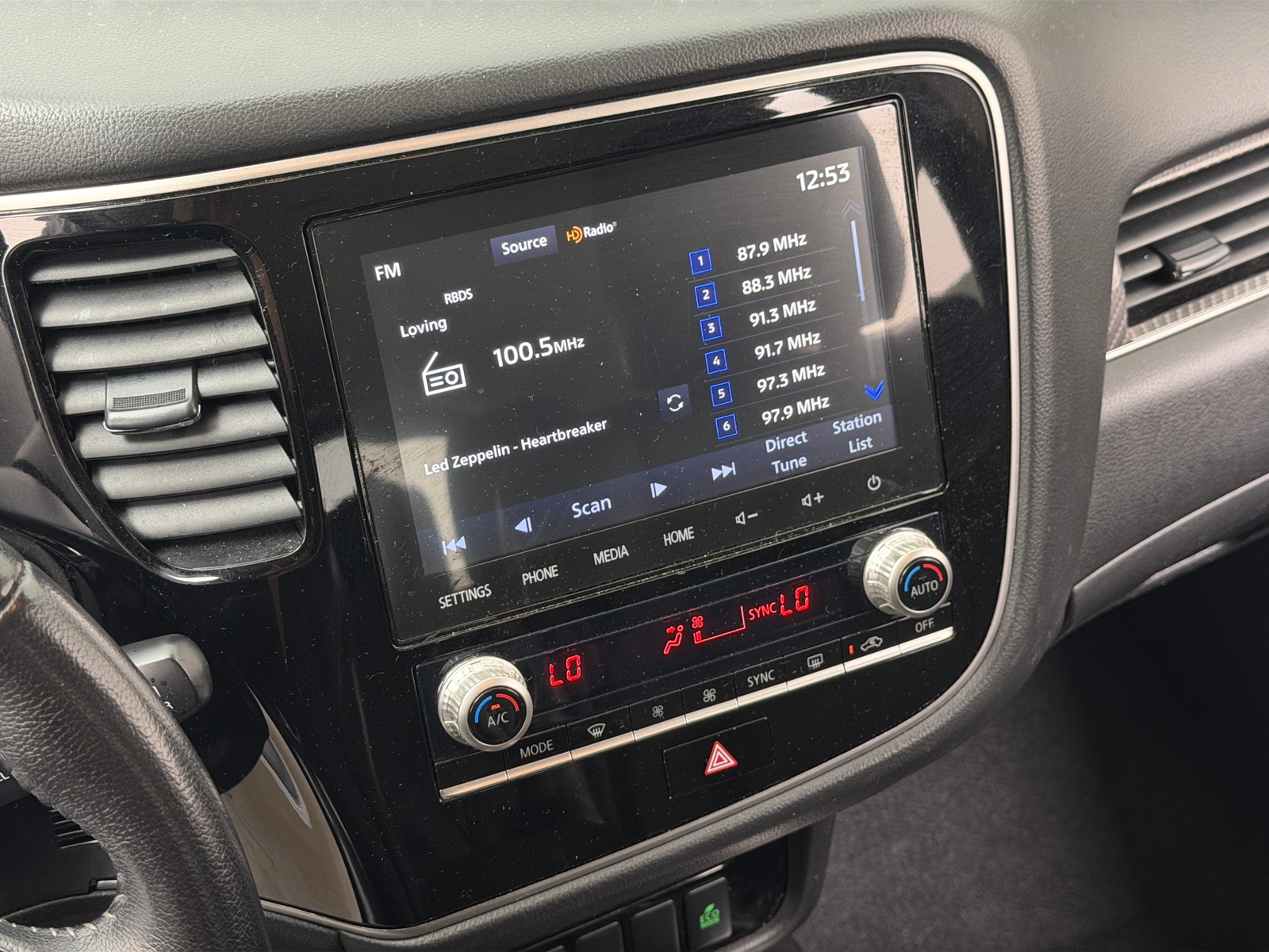 Thumbnail: 2020 Mitsubishi Outlander - 3