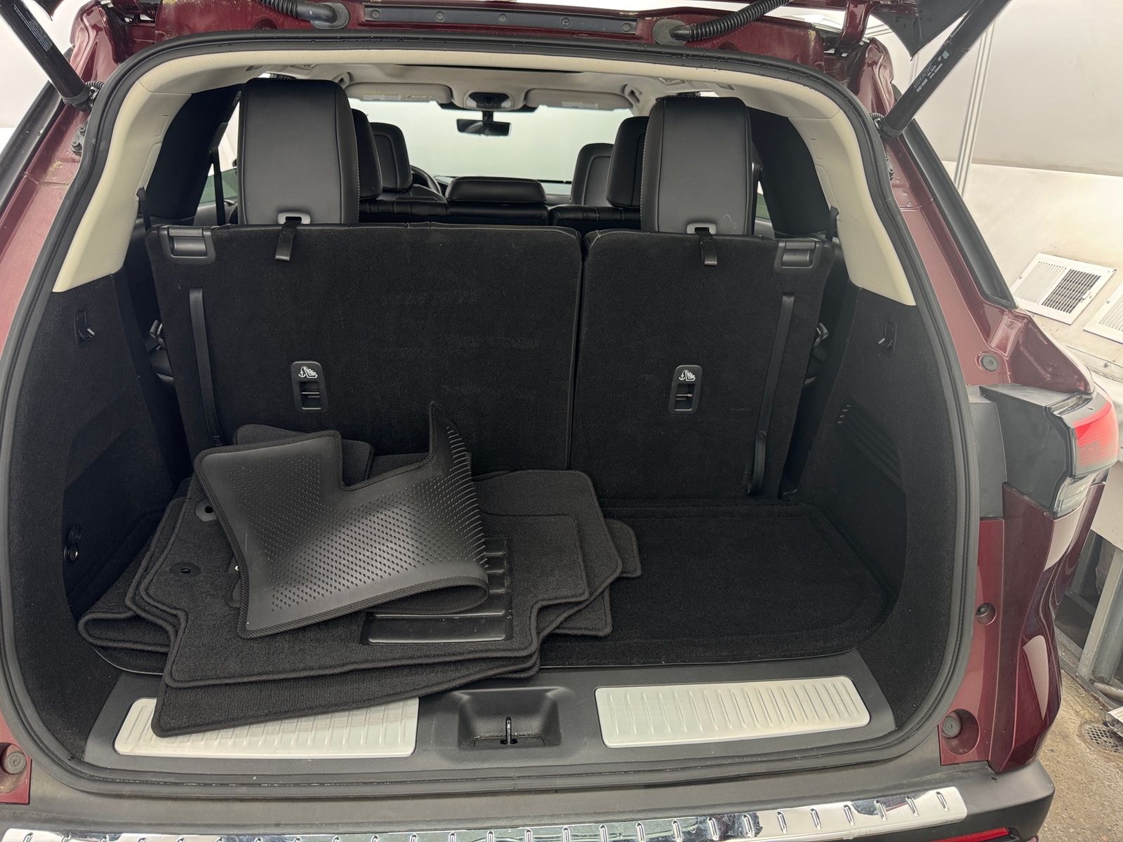 Thumbnail: 2023 INFINITI QX60 - 6