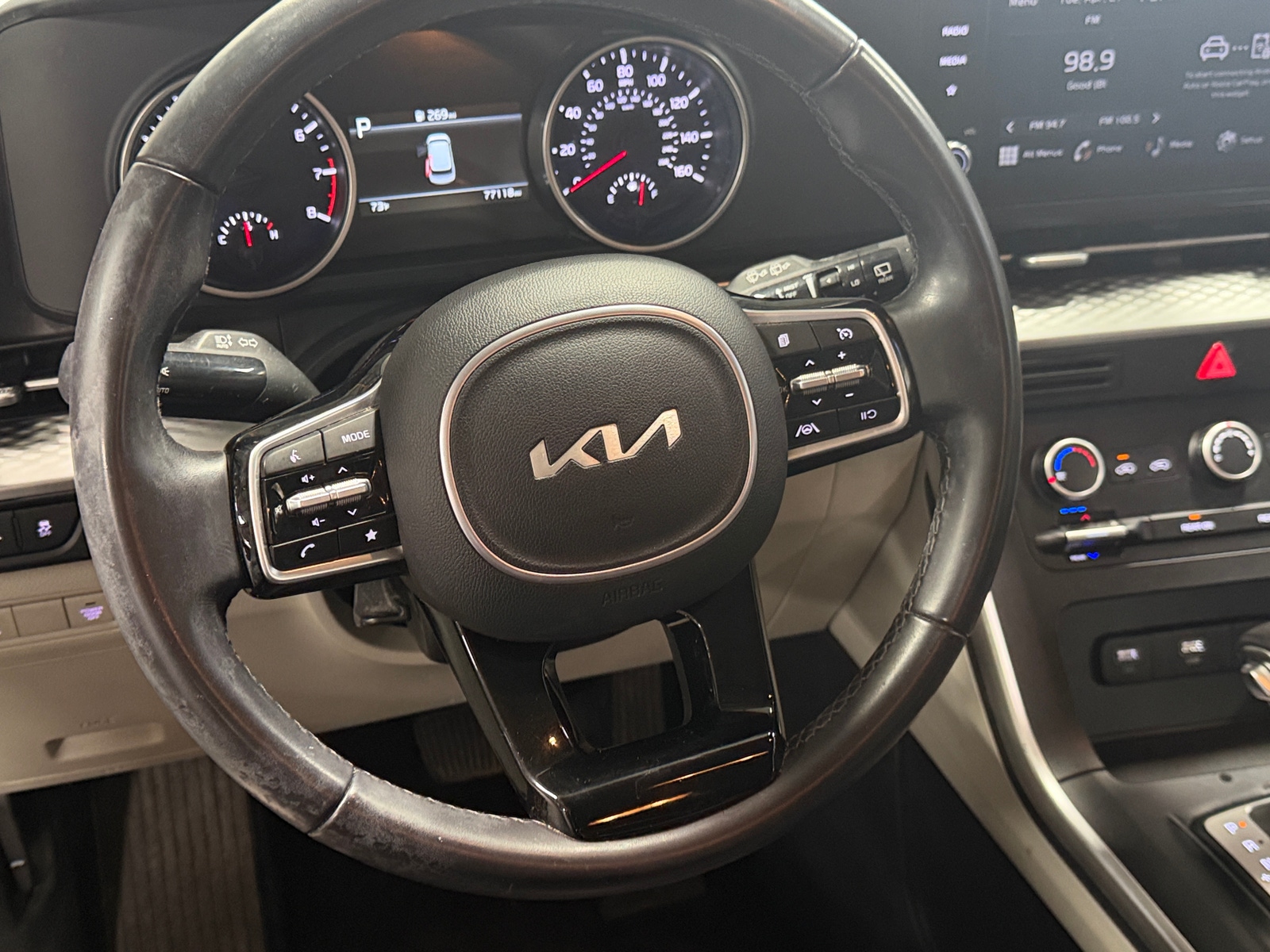 Thumbnail: 2023 Kia Carnival - 4