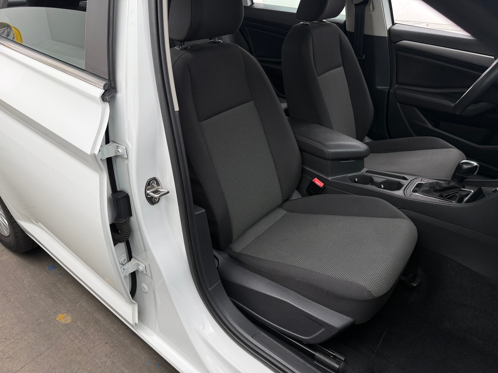 Thumbnail: 2019 Volkswagen Jetta - 2