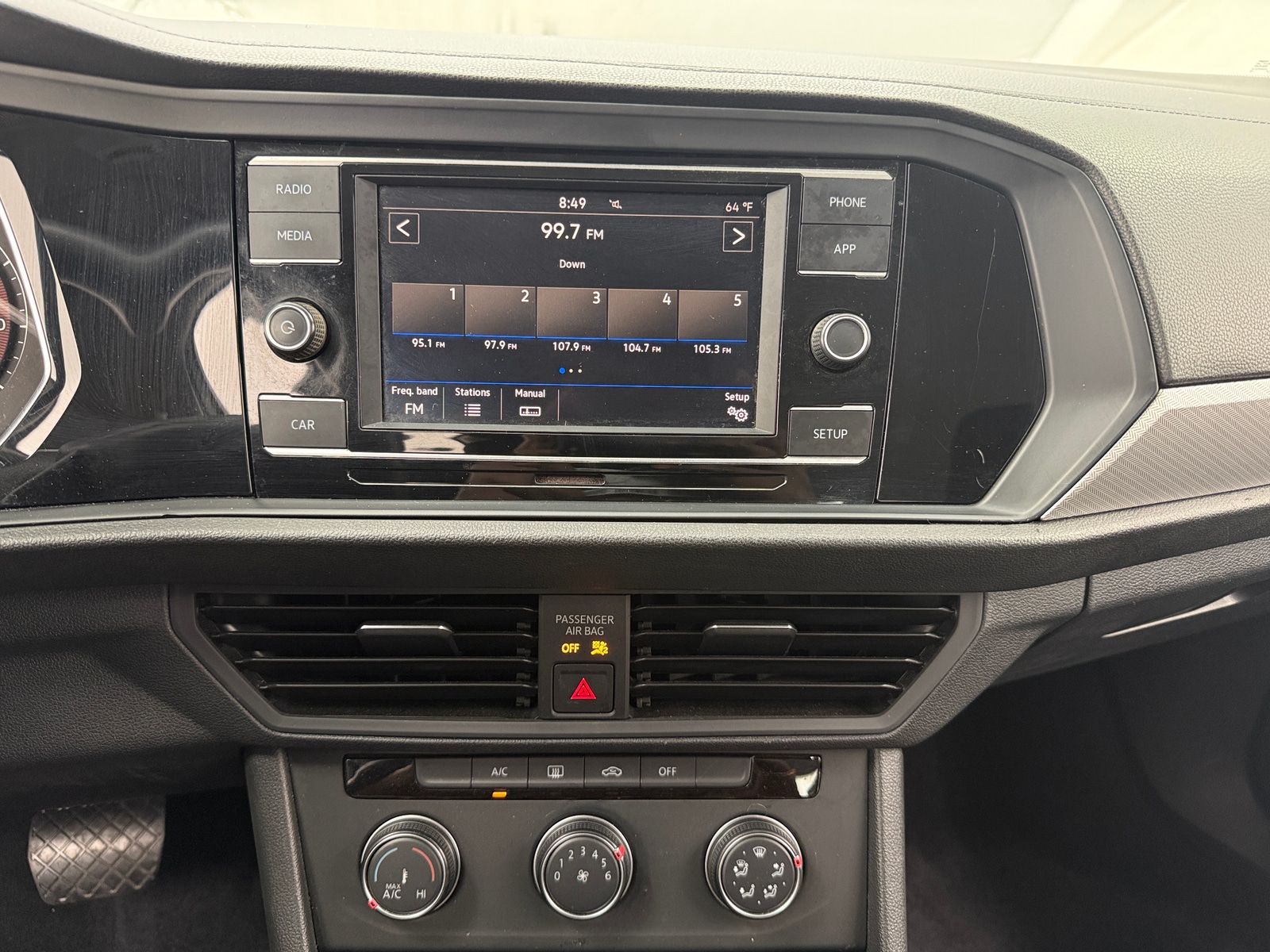 Thumbnail: 2019 Volkswagen Jetta - 4