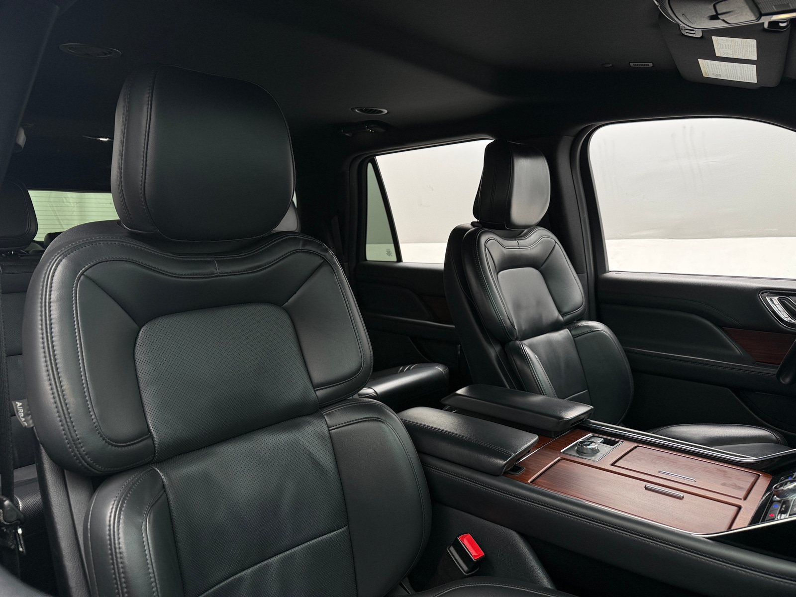 Thumbnail: 2023 Lincoln Navigator L - 2