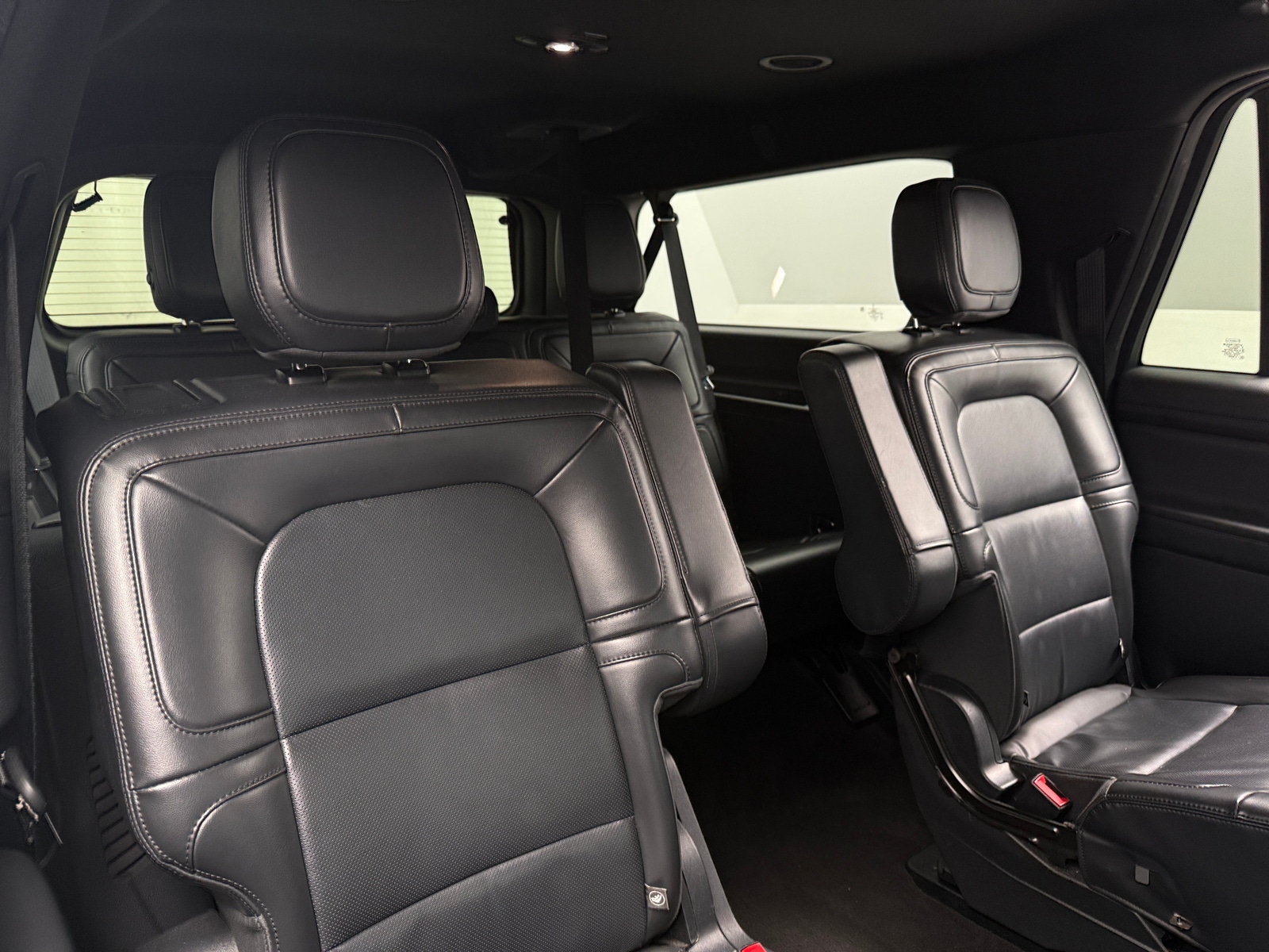 Thumbnail: 2023 Lincoln Navigator L - 6