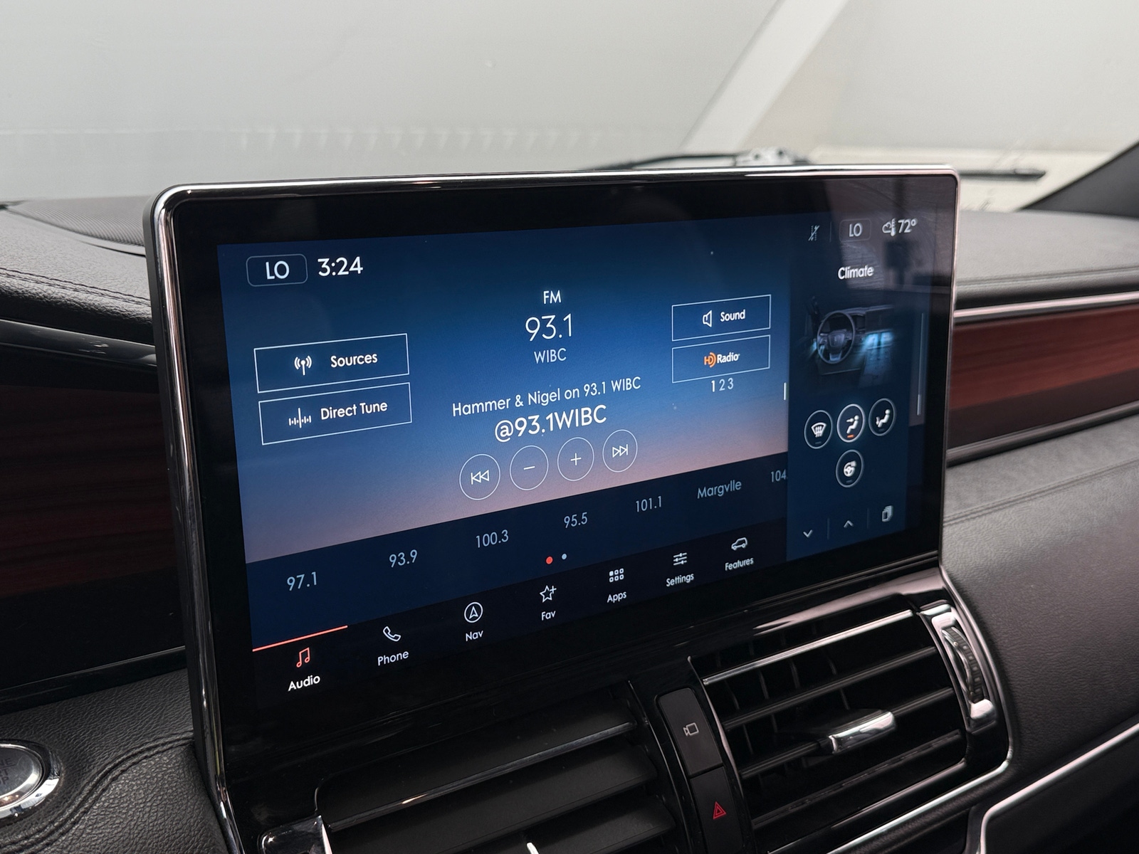 Thumbnail: 2023 Lincoln Navigator L - 4