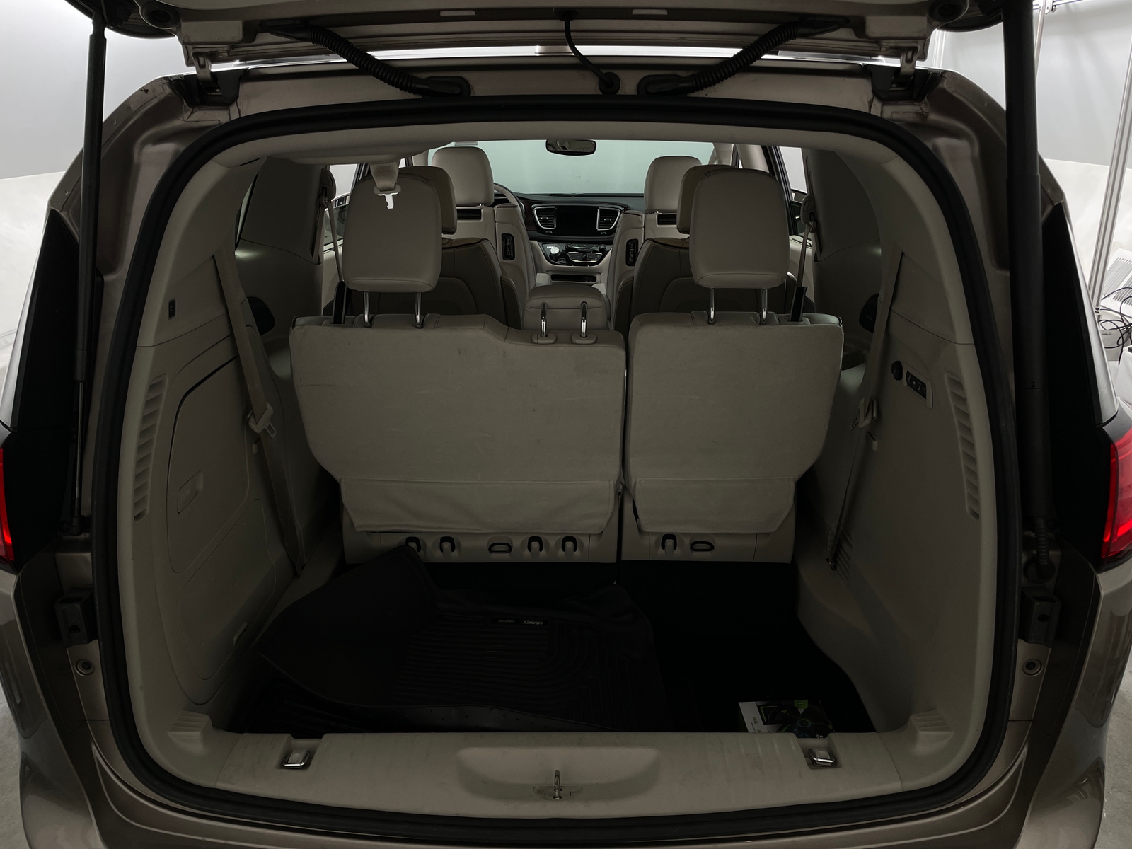 Thumbnail: 2017 Chrysler Pacifica - 6