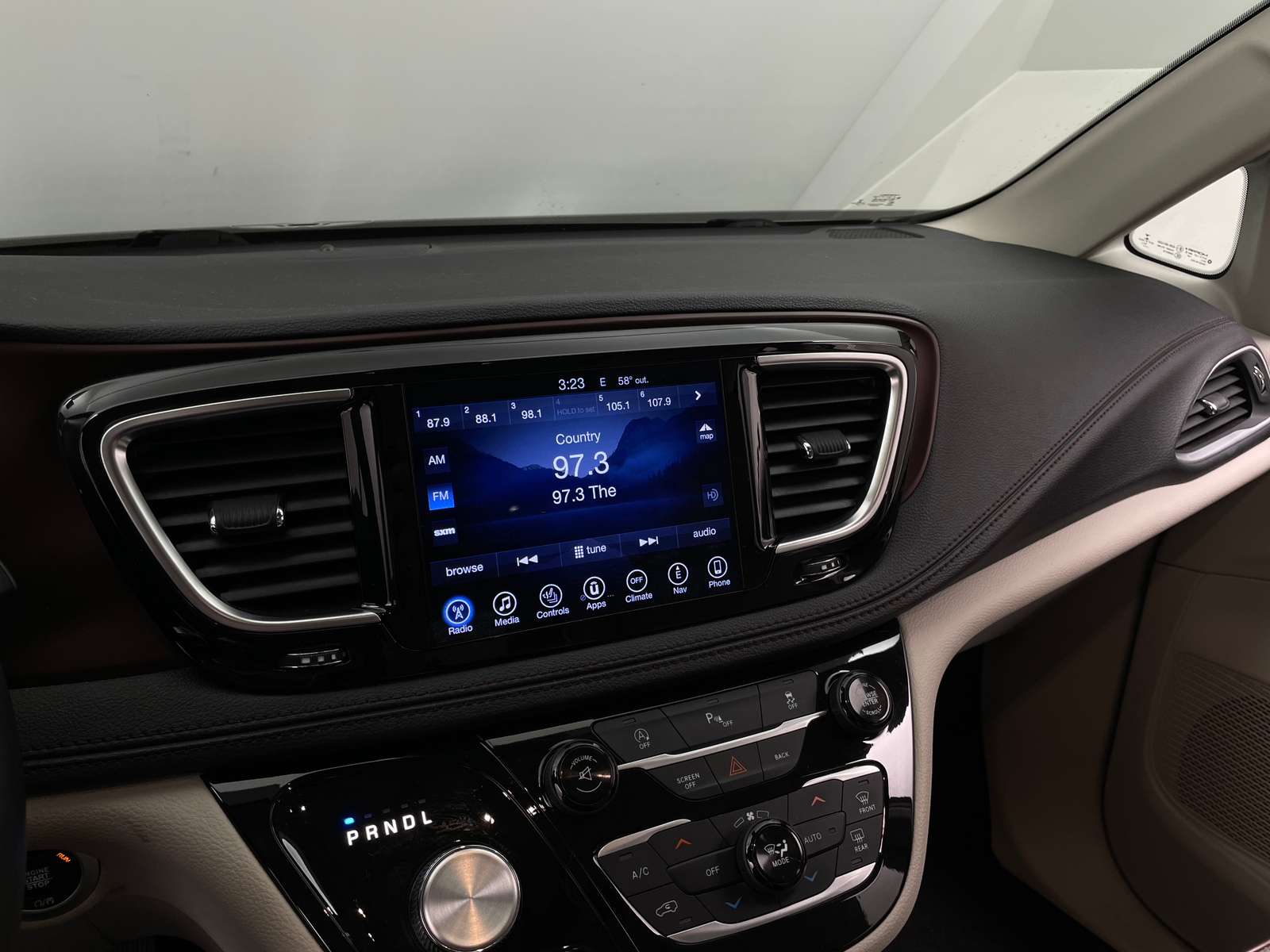 Thumbnail: 2017 Chrysler Pacifica - 3