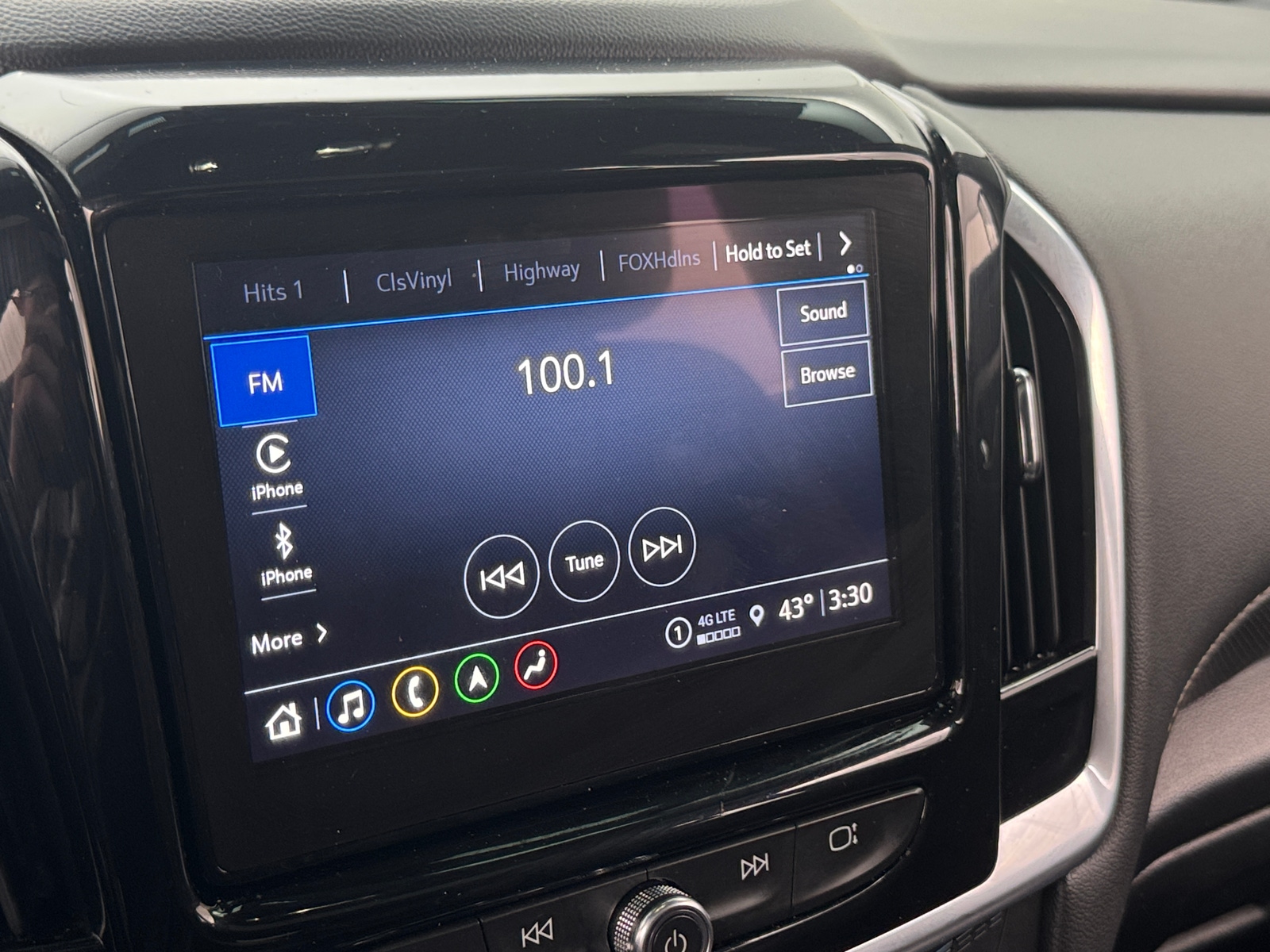 Thumbnail: 2022 Chevrolet Traverse - 3