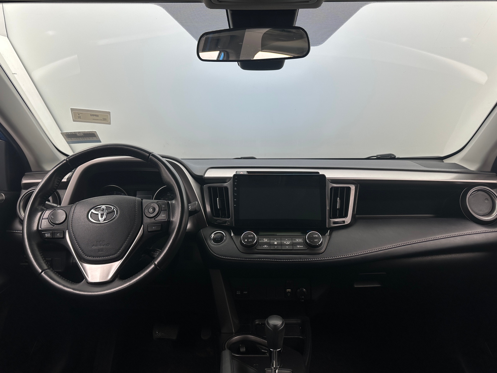 Thumbnail: 2018 Toyota RAV4 - 3