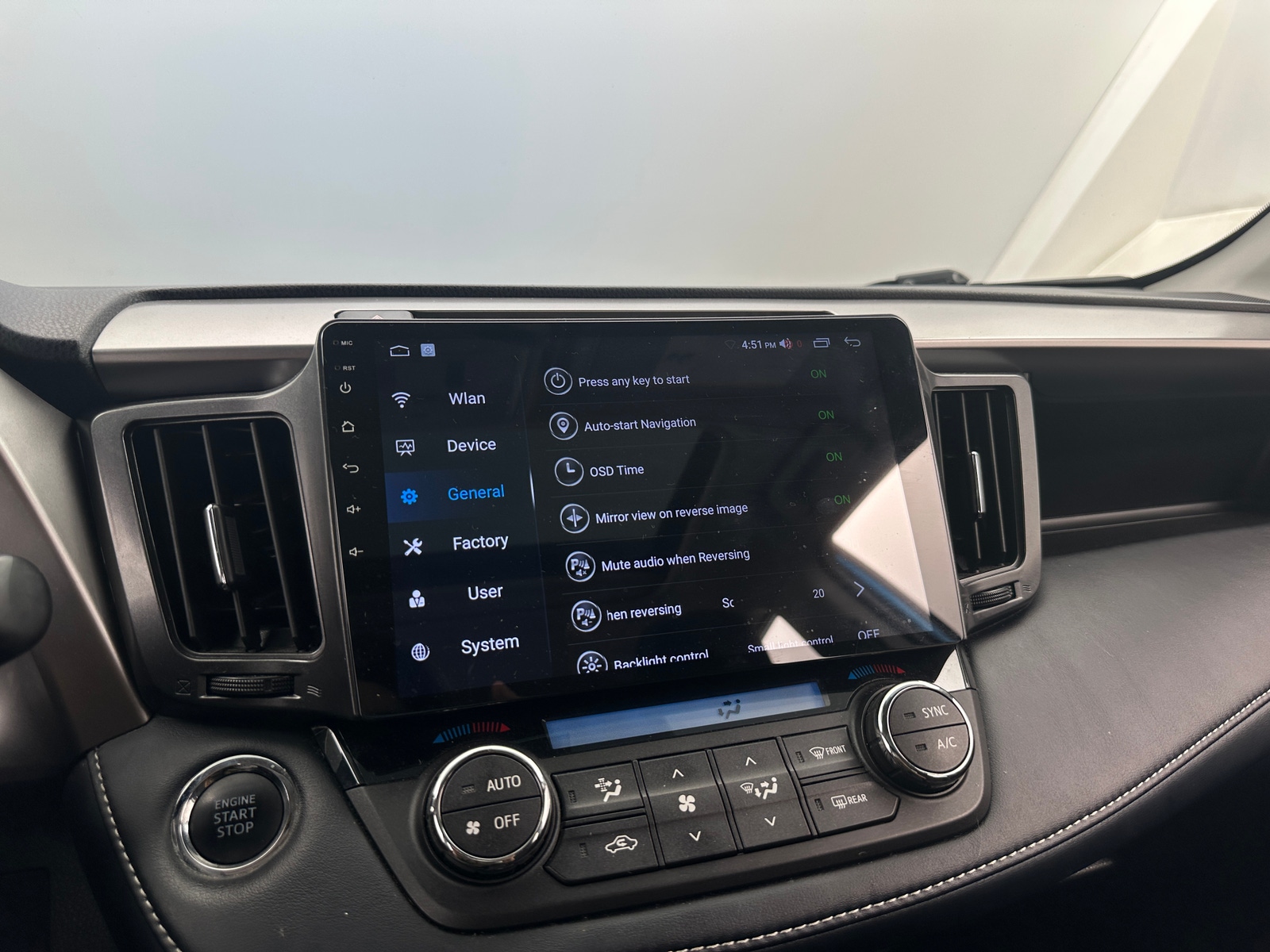 Thumbnail: 2018 Toyota RAV4 - 4
