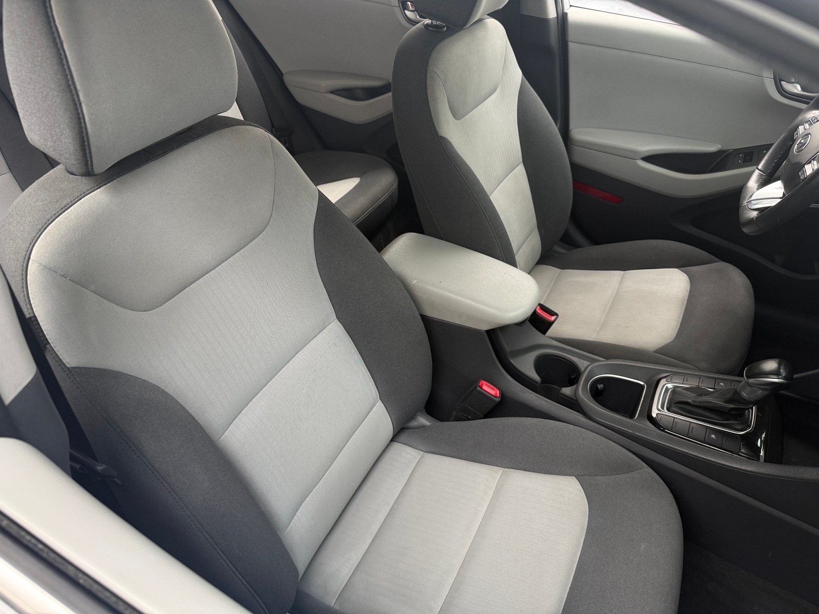 Thumbnail: 2020 Hyundai Ioniq - 2