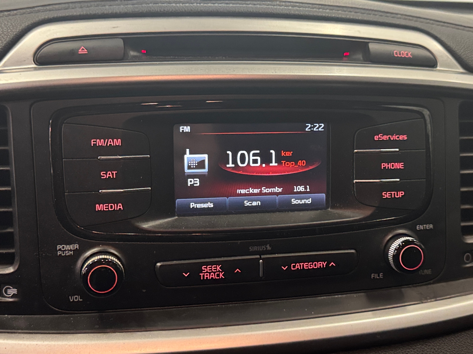 Thumbnail: 2016 Kia Sorento - 4