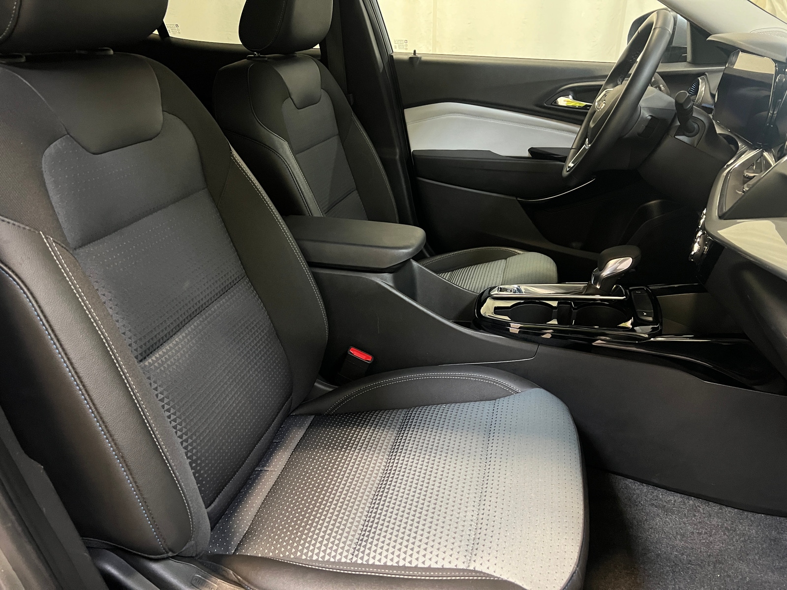 Thumbnail: 2025 Chevrolet Trax - 2