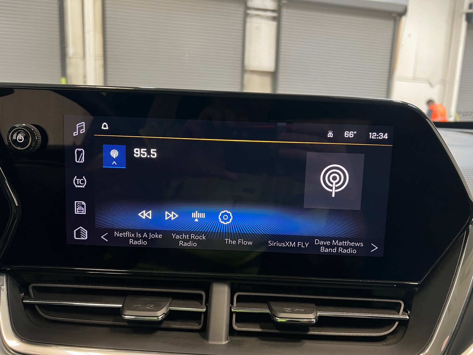 Thumbnail: 2025 Chevrolet Trax - 4