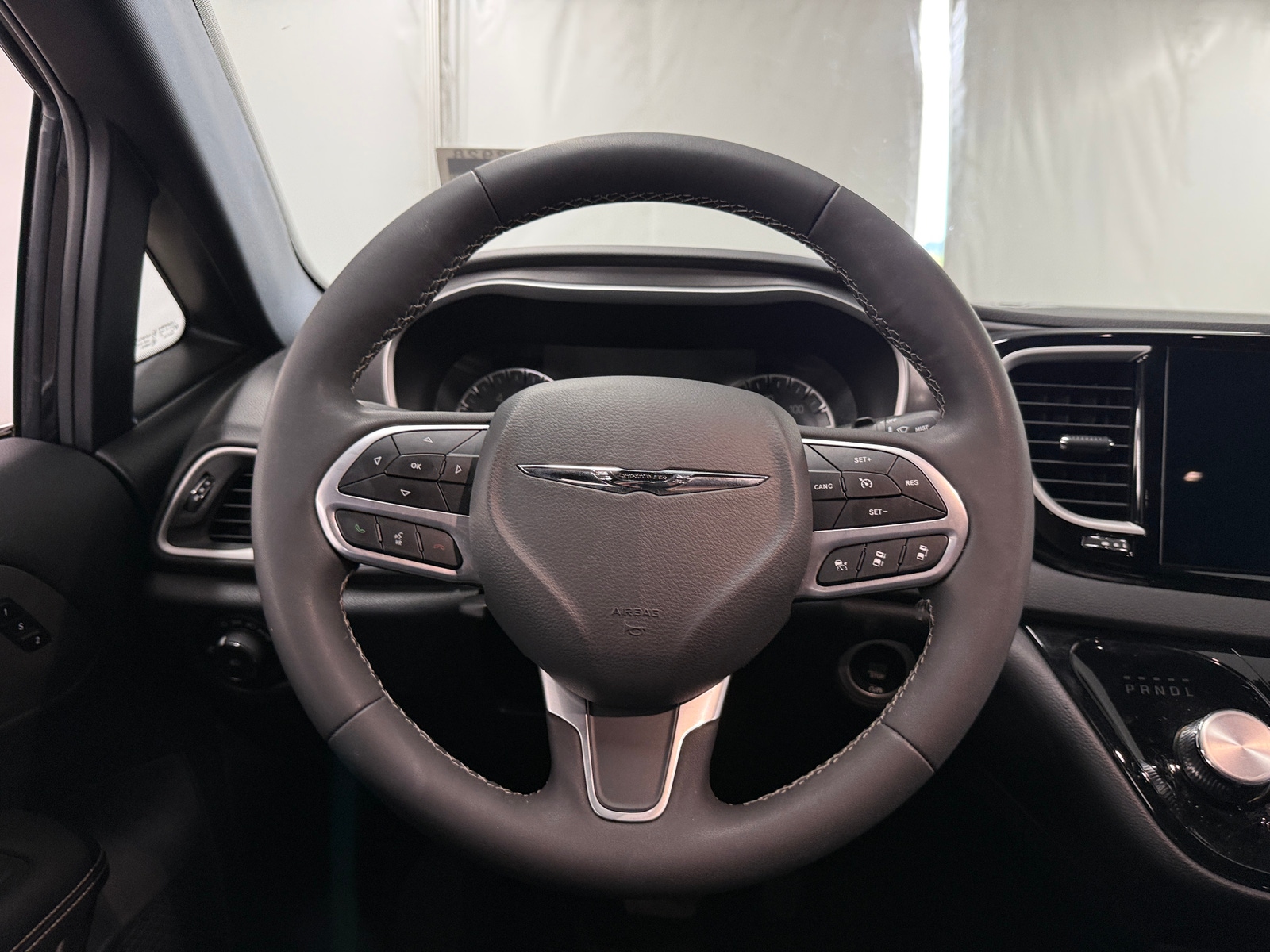 Thumbnail: 2025 Chrysler Pacifica - 4