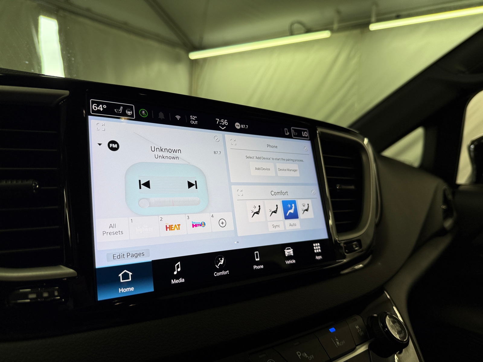 Thumbnail: 2025 Chrysler Pacifica - 3