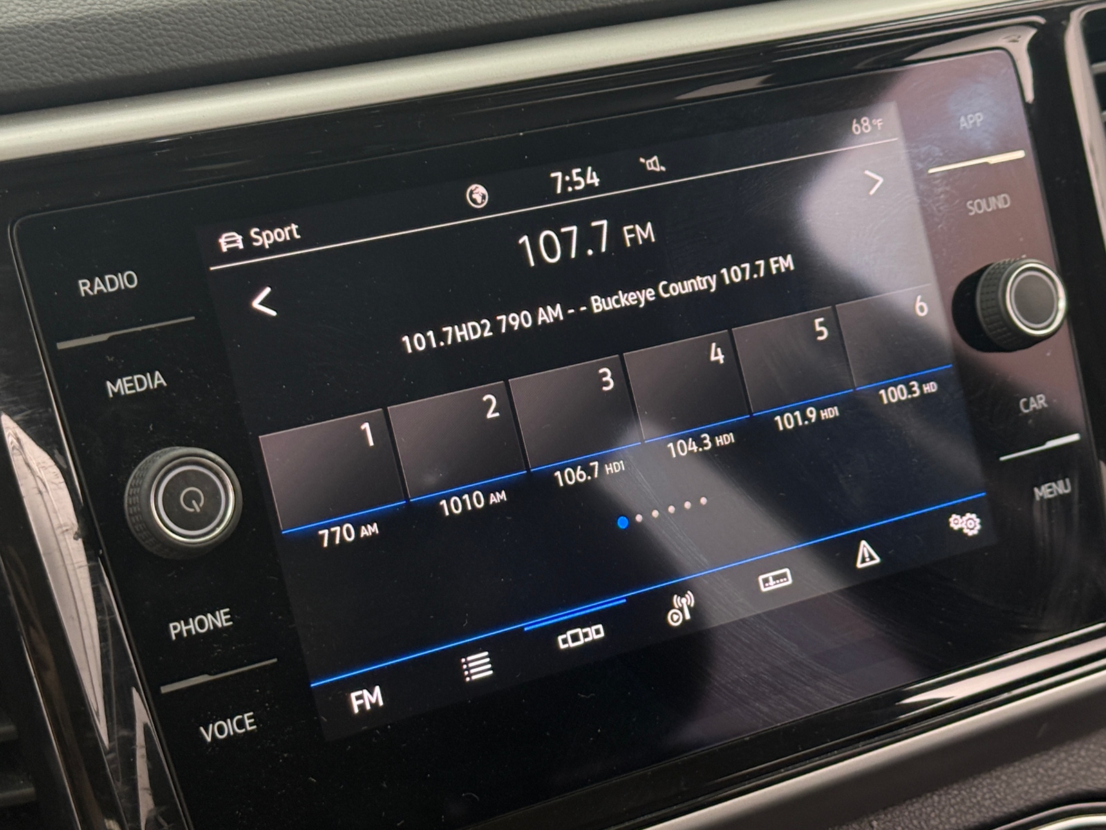 Thumbnail: 2022 Volkswagen Atlas - 3