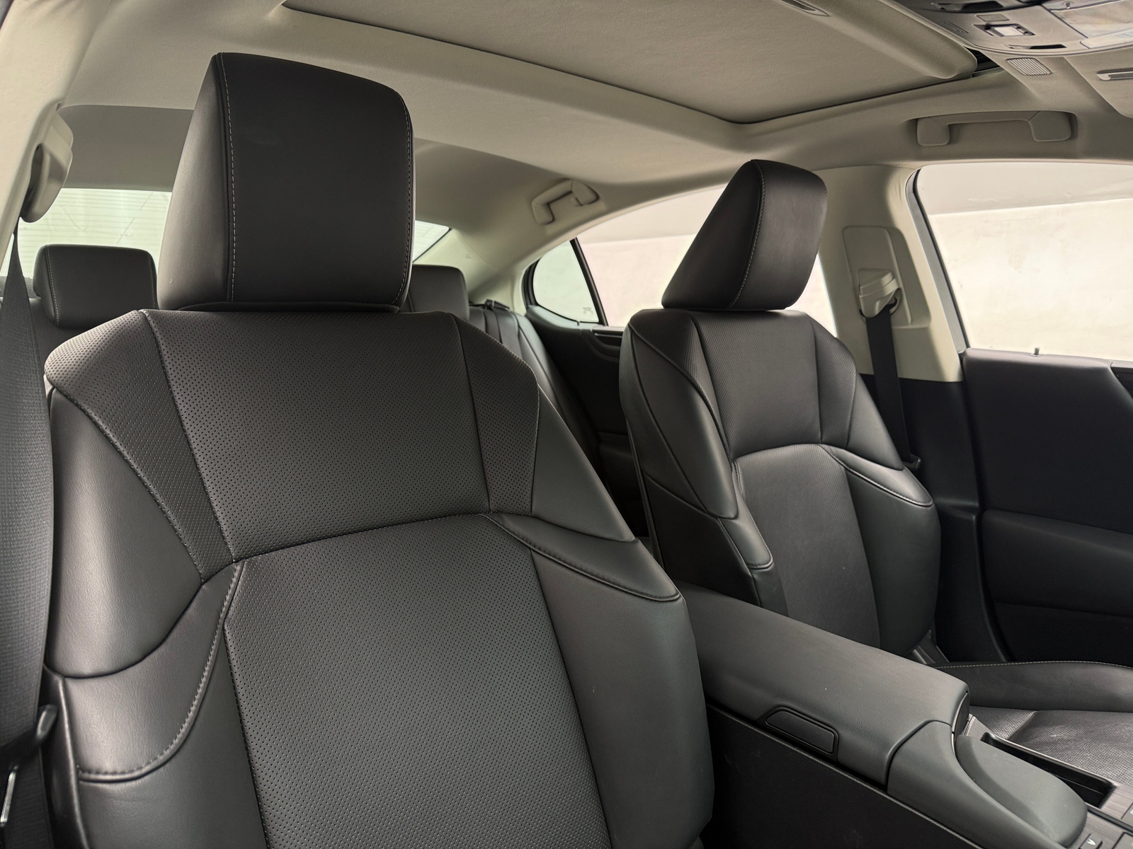 Thumbnail: 2021 Lexus ES - 2