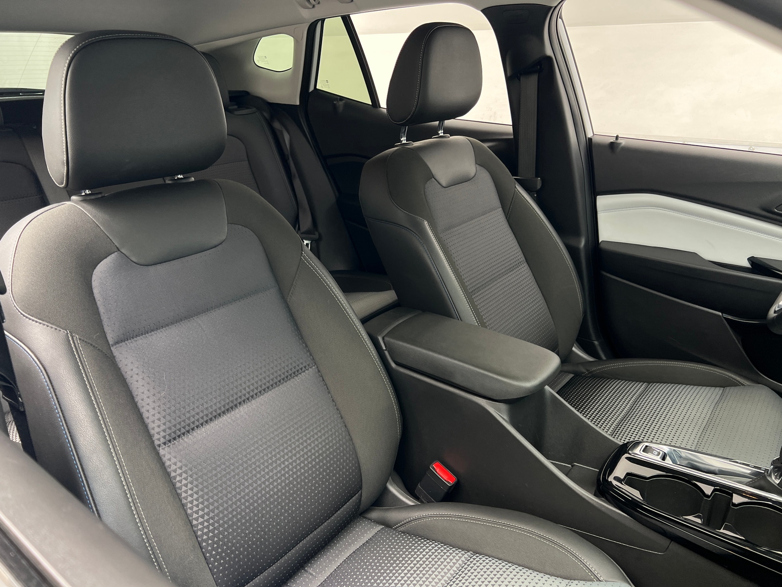 Thumbnail: 2025 Chevrolet Trax - 2