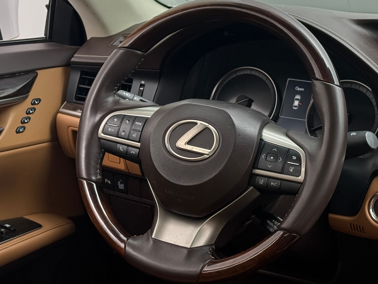 Thumbnail: 2016 Lexus ES - 4