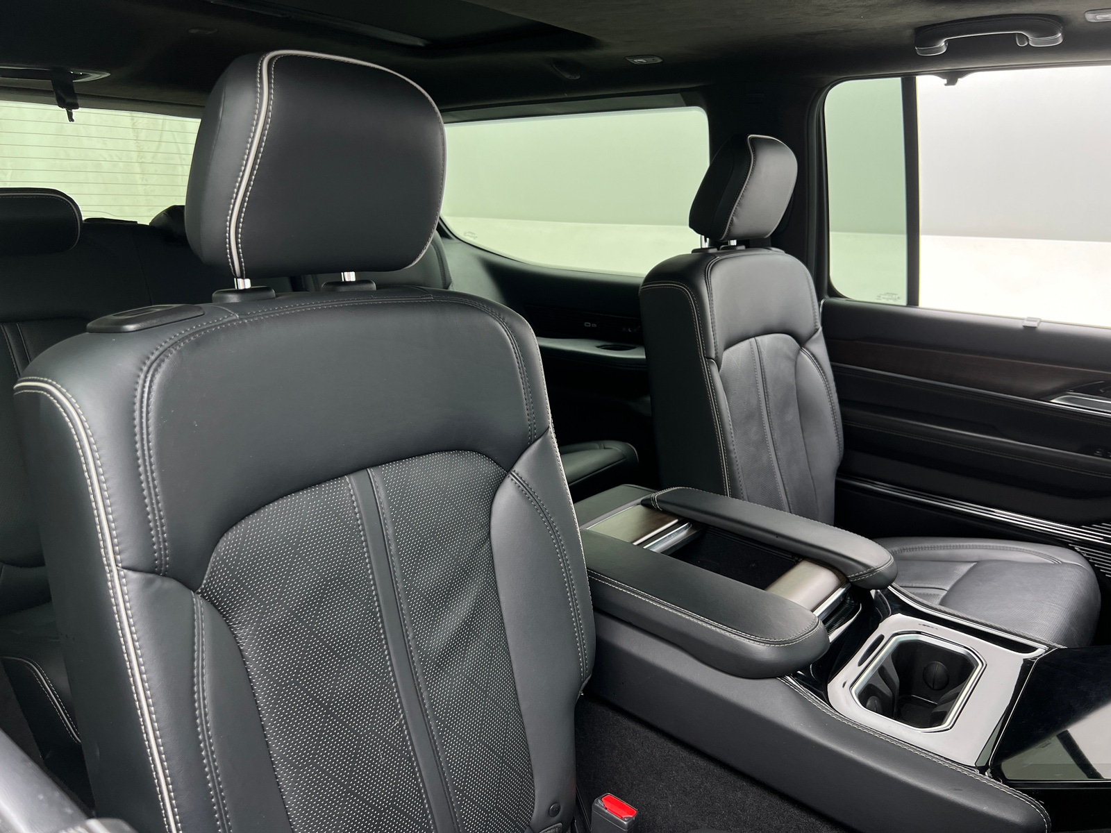 Thumbnail: 2022 Jeep Grand Wagoneer - 5
