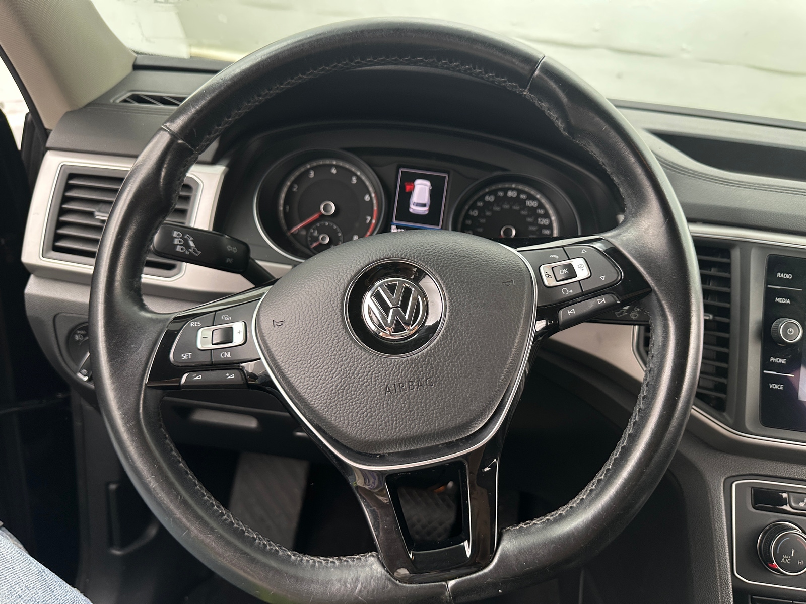 Thumbnail: 2018 Volkswagen Atlas - 4