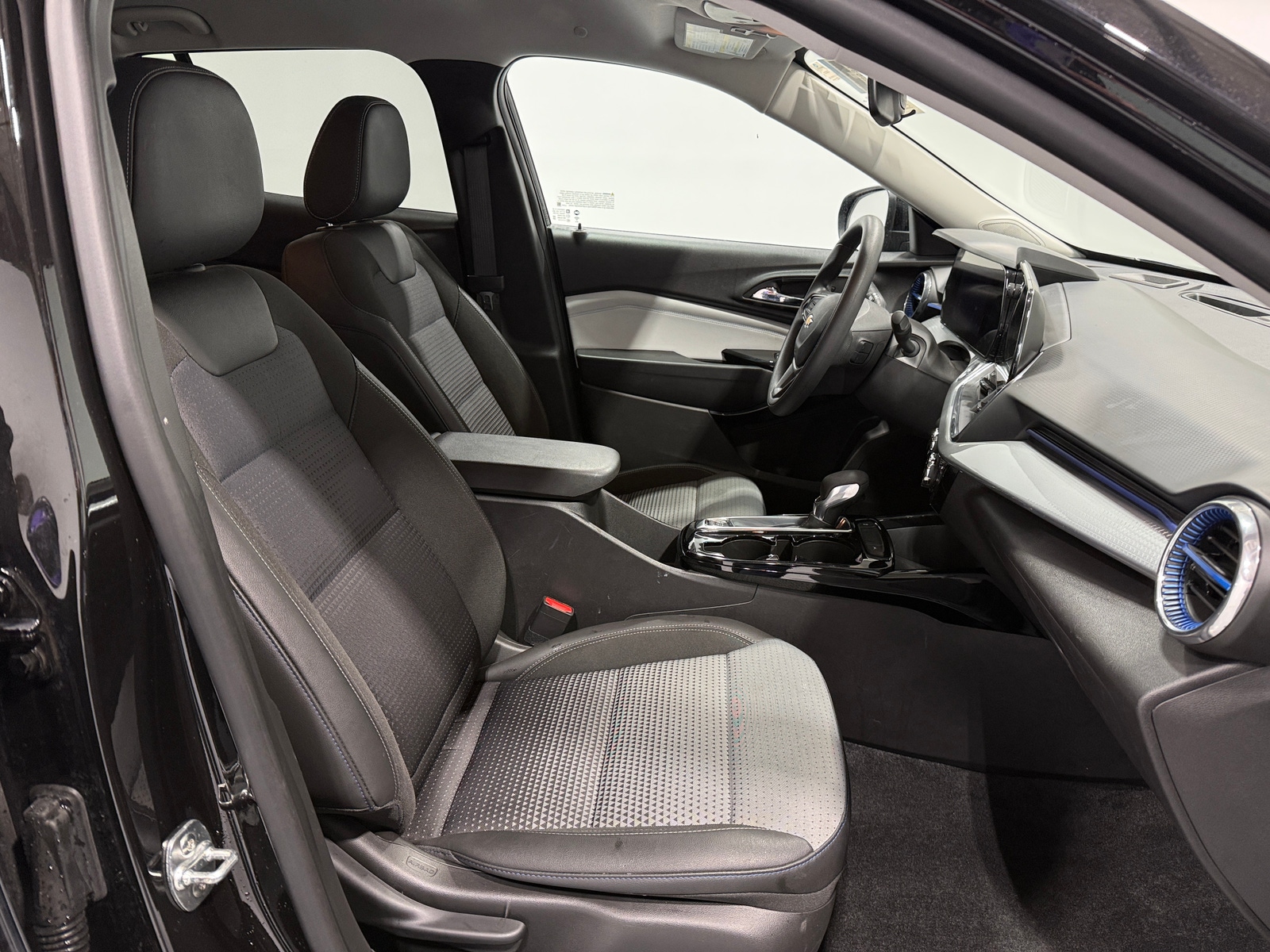 Thumbnail: 2025 Chevrolet Trax - 2