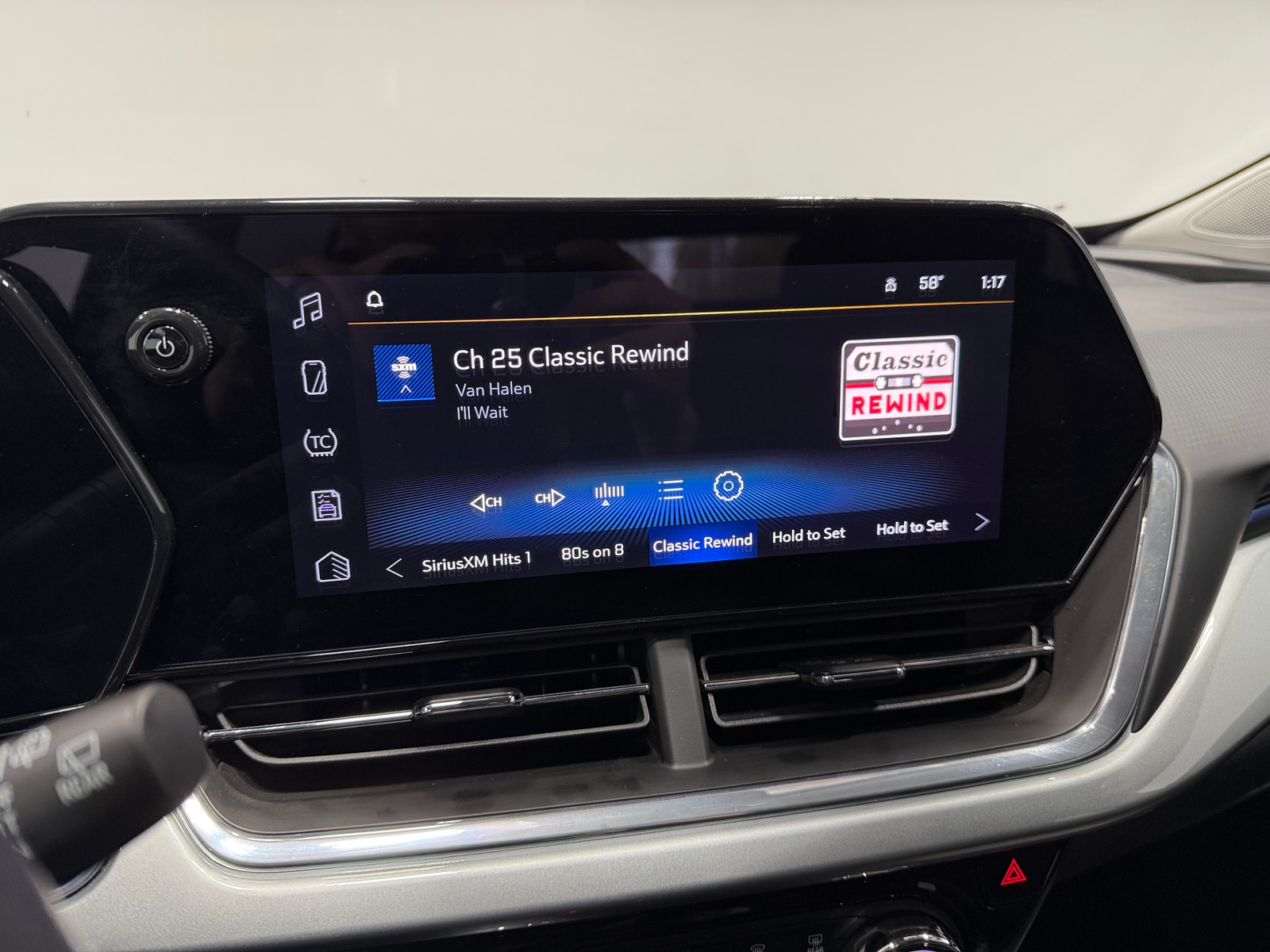 Thumbnail: 2025 Chevrolet Trax - 4