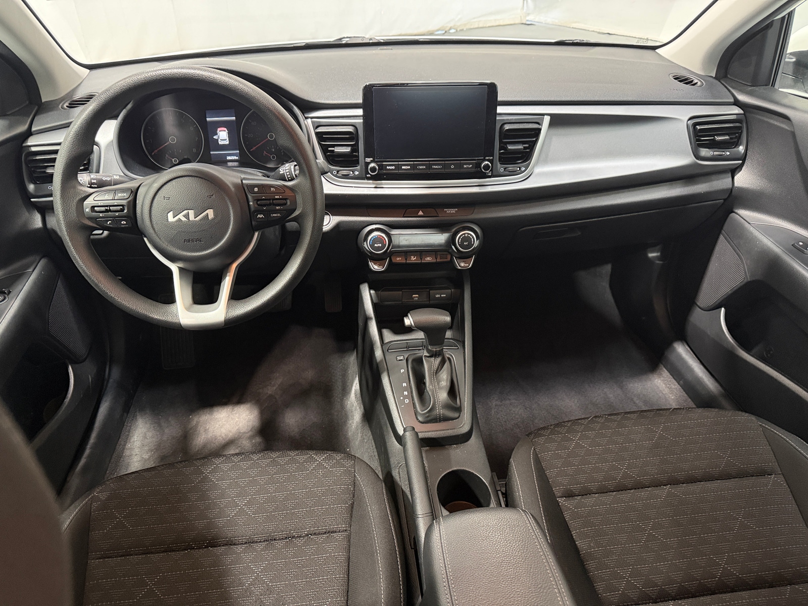 Thumbnail: 2023 Kia Rio - 3