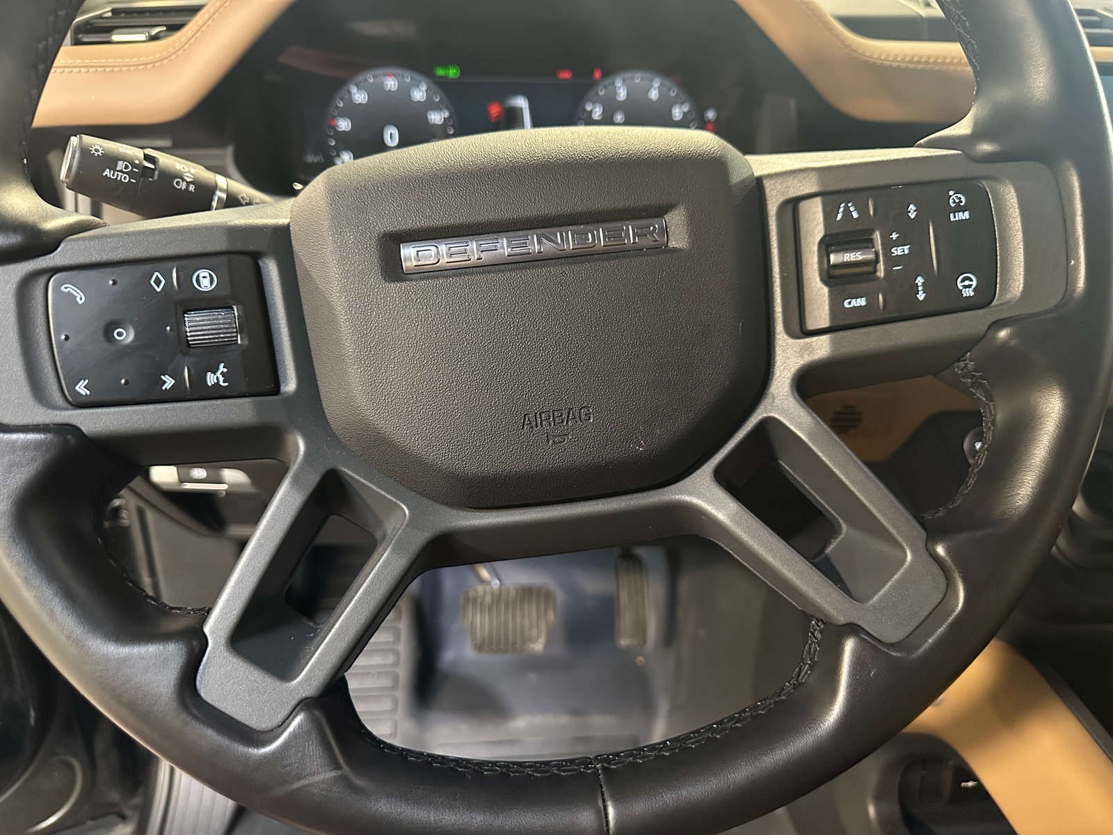 Thumbnail: 2025 Land Rover Defender - 4